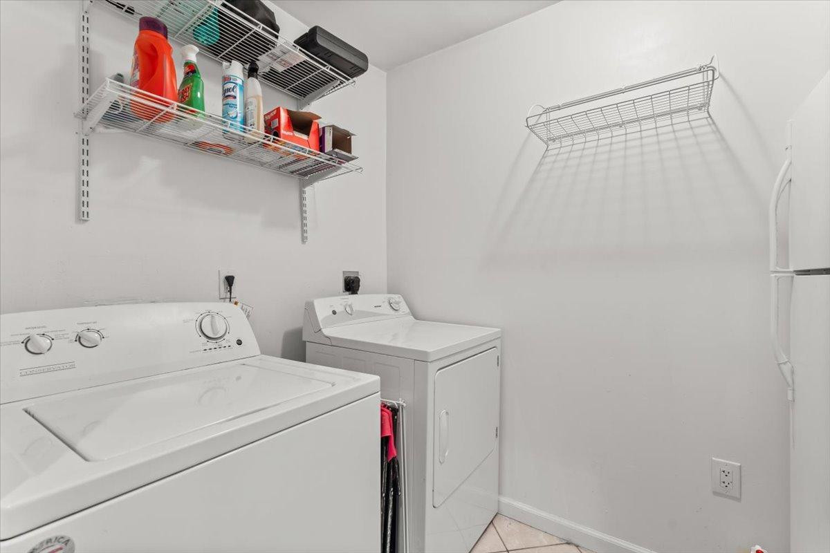 535 West 19th Street Tempe, AZ 85282 - Photo 14 of 20 a utility room with dryer and washer