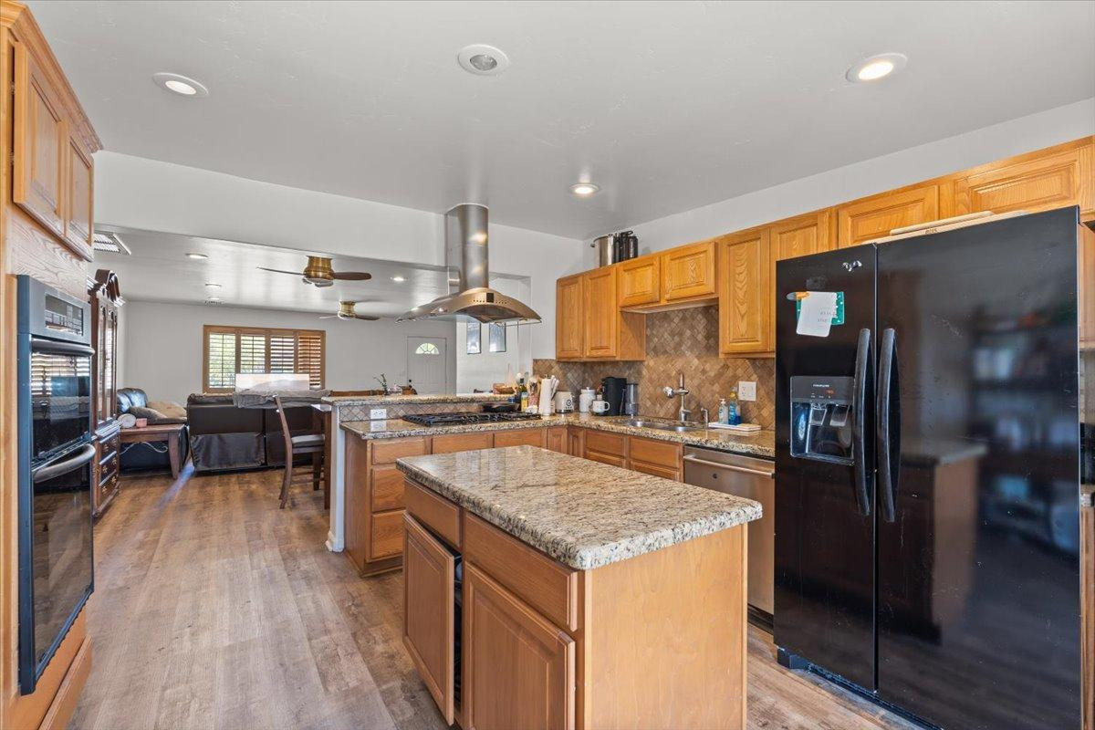535 West 19th Street Tempe, AZ 85282 - Photo 8 of 20 a kitchen with stainless steel appliances granite countertop a stove and refrigerator