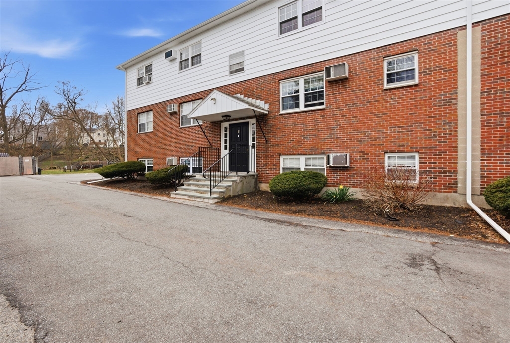 6 Venice Street, Unit B6 Danvers, MA 01923 - Photo 17 of 19 a view of a house with a street