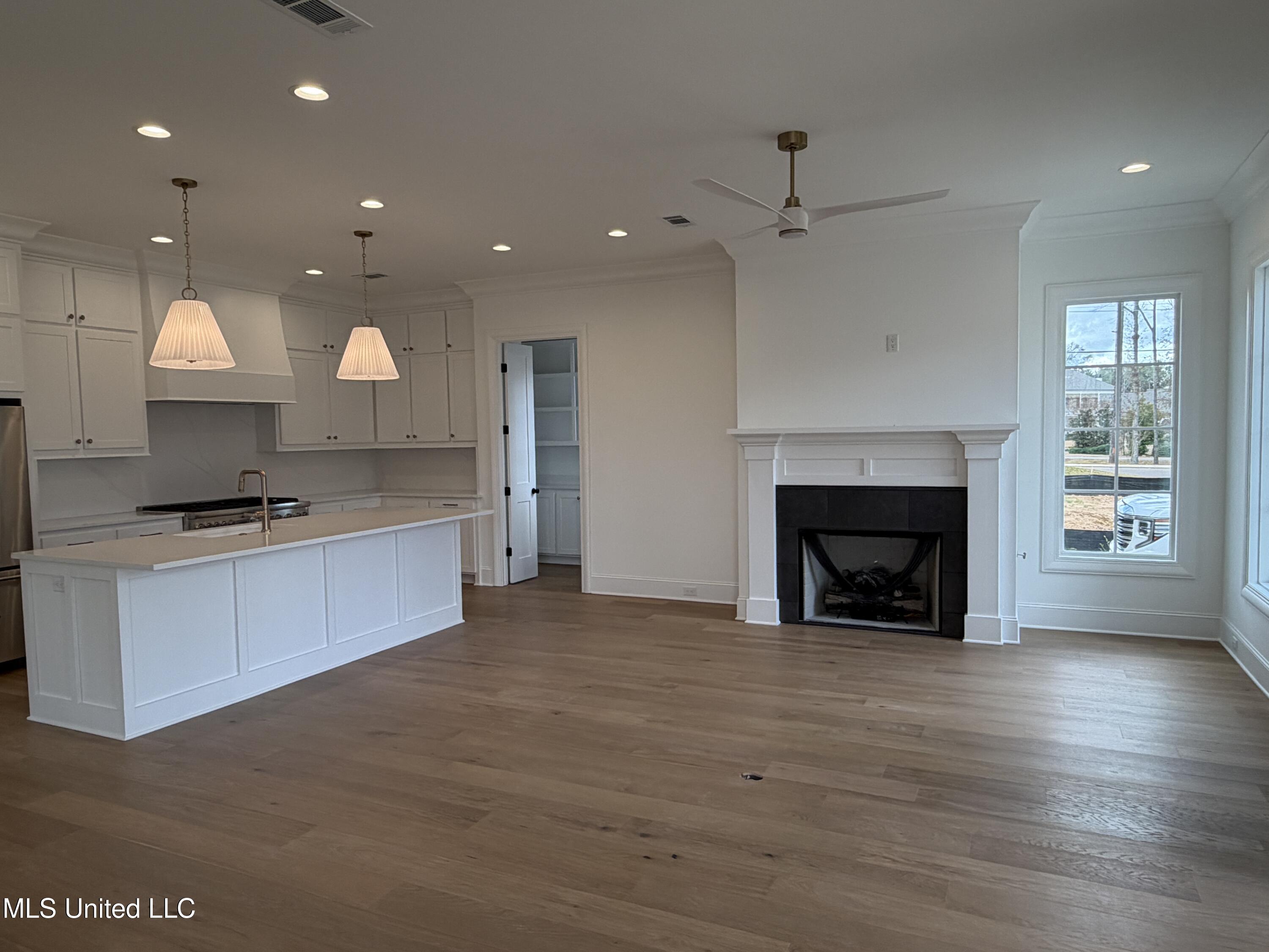 105 Commonwealth Drive Madison, MS 39110 - Photo 5 of 12 Keeping/Kitchen