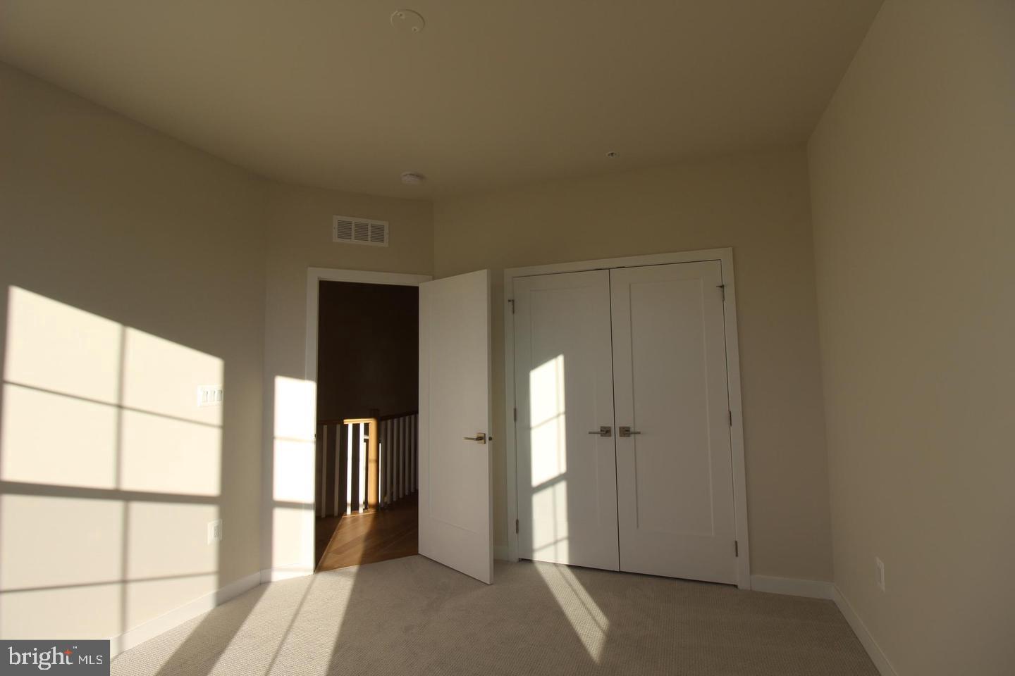 22383 Roanoke Rise Terrace Ashburn, VA 20148 - Photo 34 of 41 an empty room with windows and closet