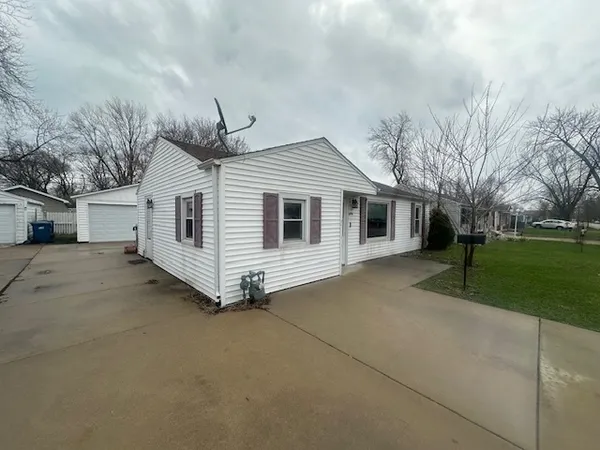 $135,000 | 376 Belle Aire Avenue, Bourbonnais, IL 60914