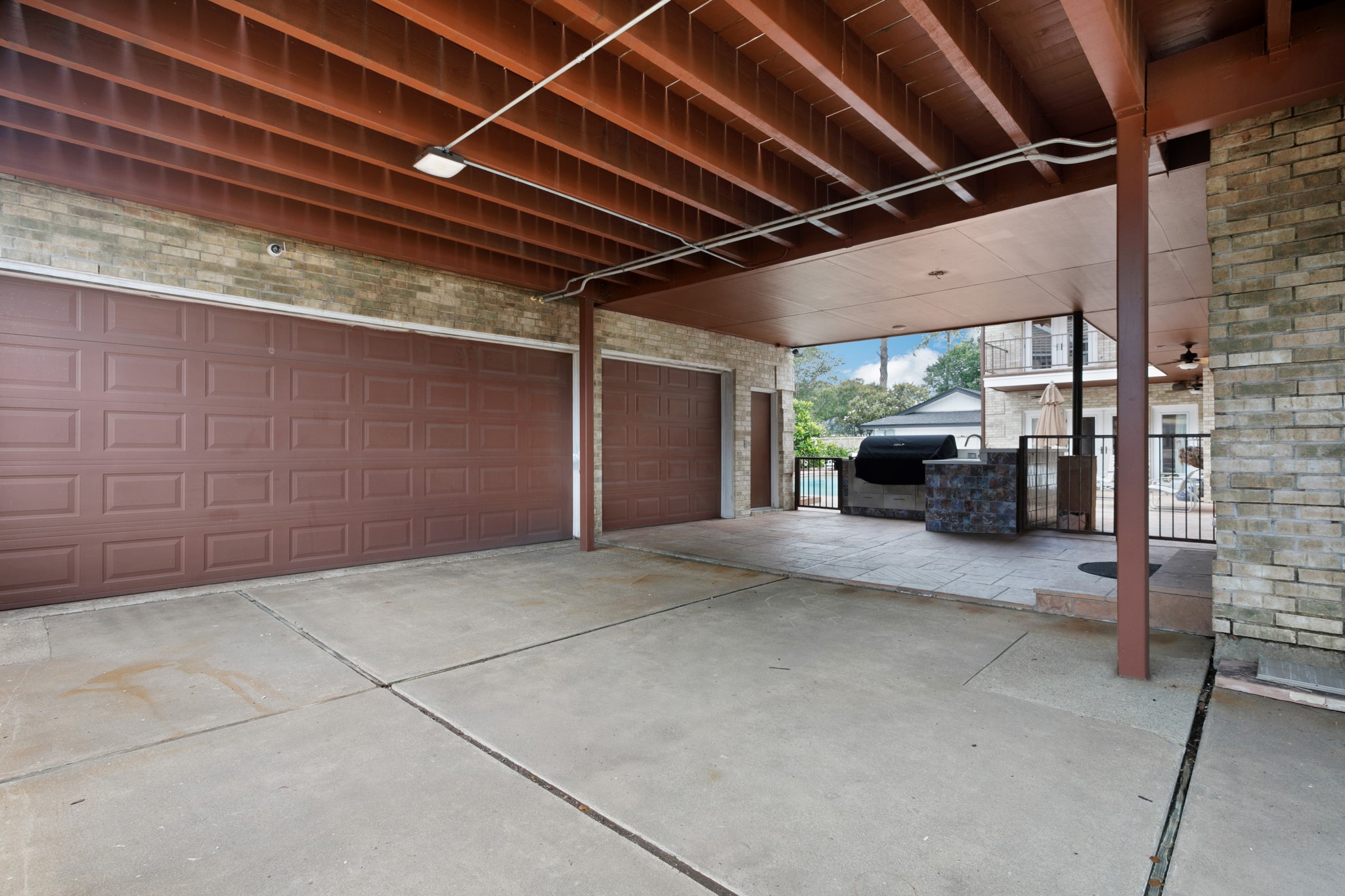 18506 Upper Bay Road Houston, TX 77058 - Photo 49 of 50 3 car garage