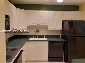 100 Ashbury Road, Unit 102 Hollywood, FL 33024 - Photo 5 of 20