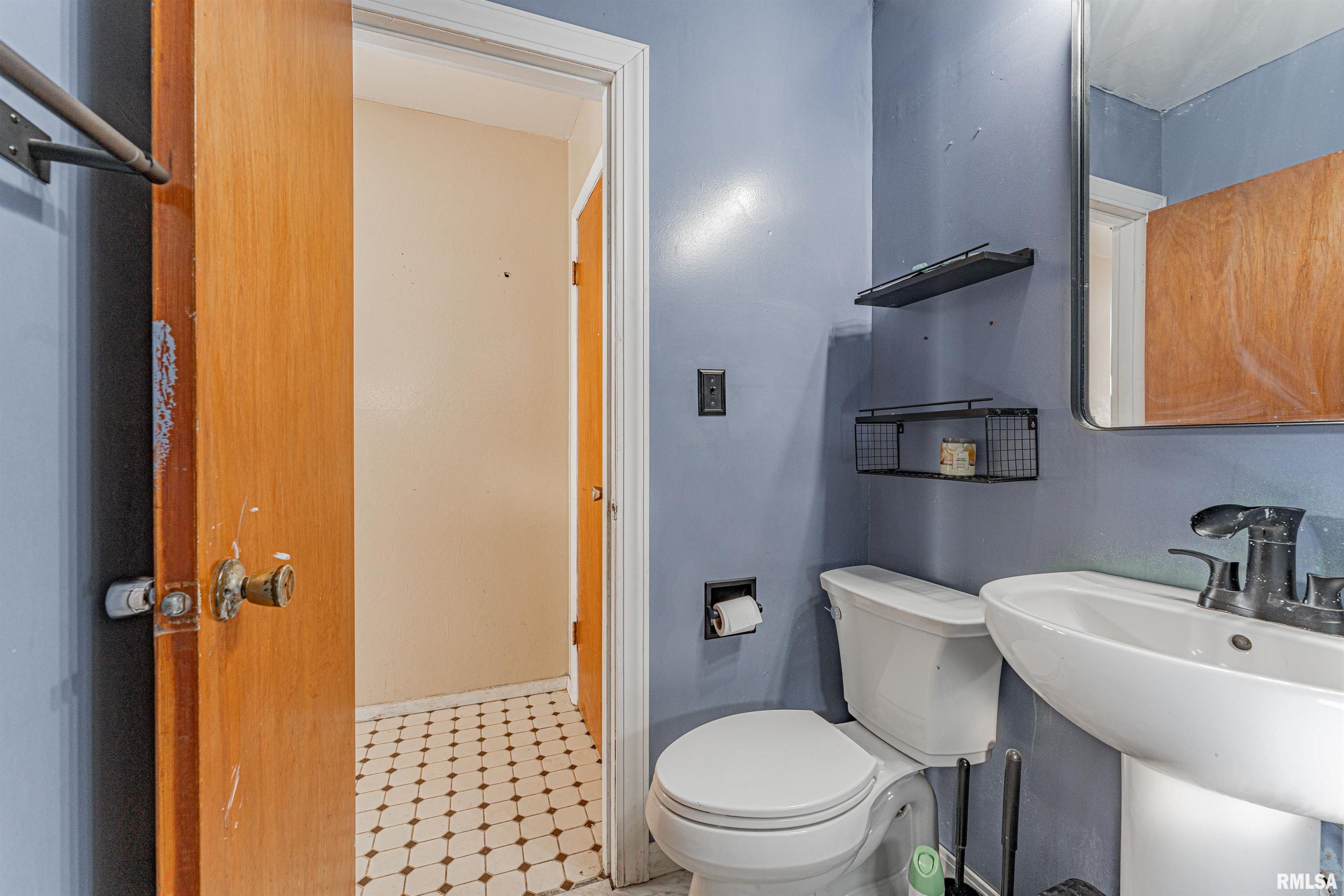 216 Rochelle Avenue Lincoln, IL 62656 - Photo 12 of 27