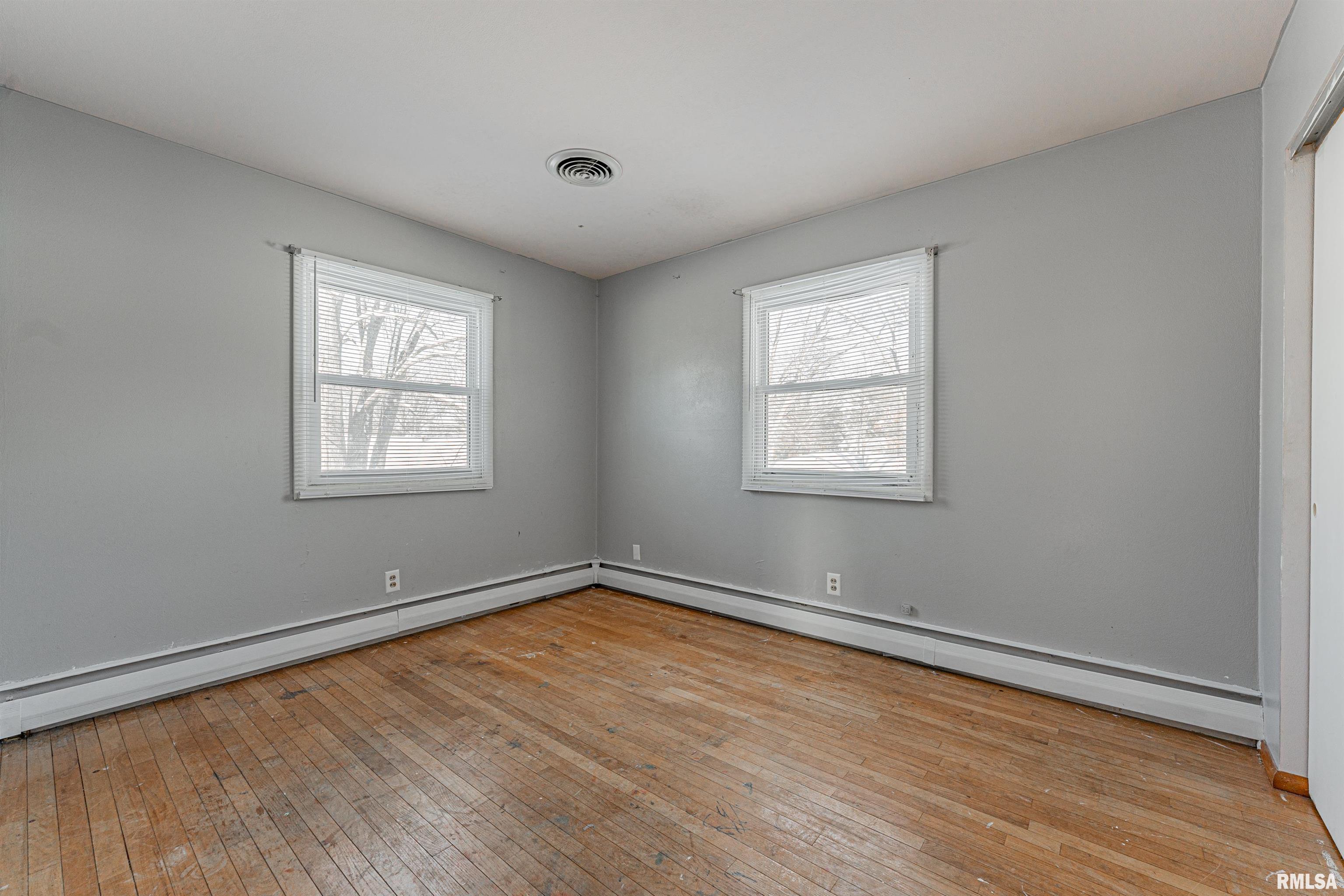 216 Rochelle Avenue Lincoln, IL 62656 - Photo 20 of 27