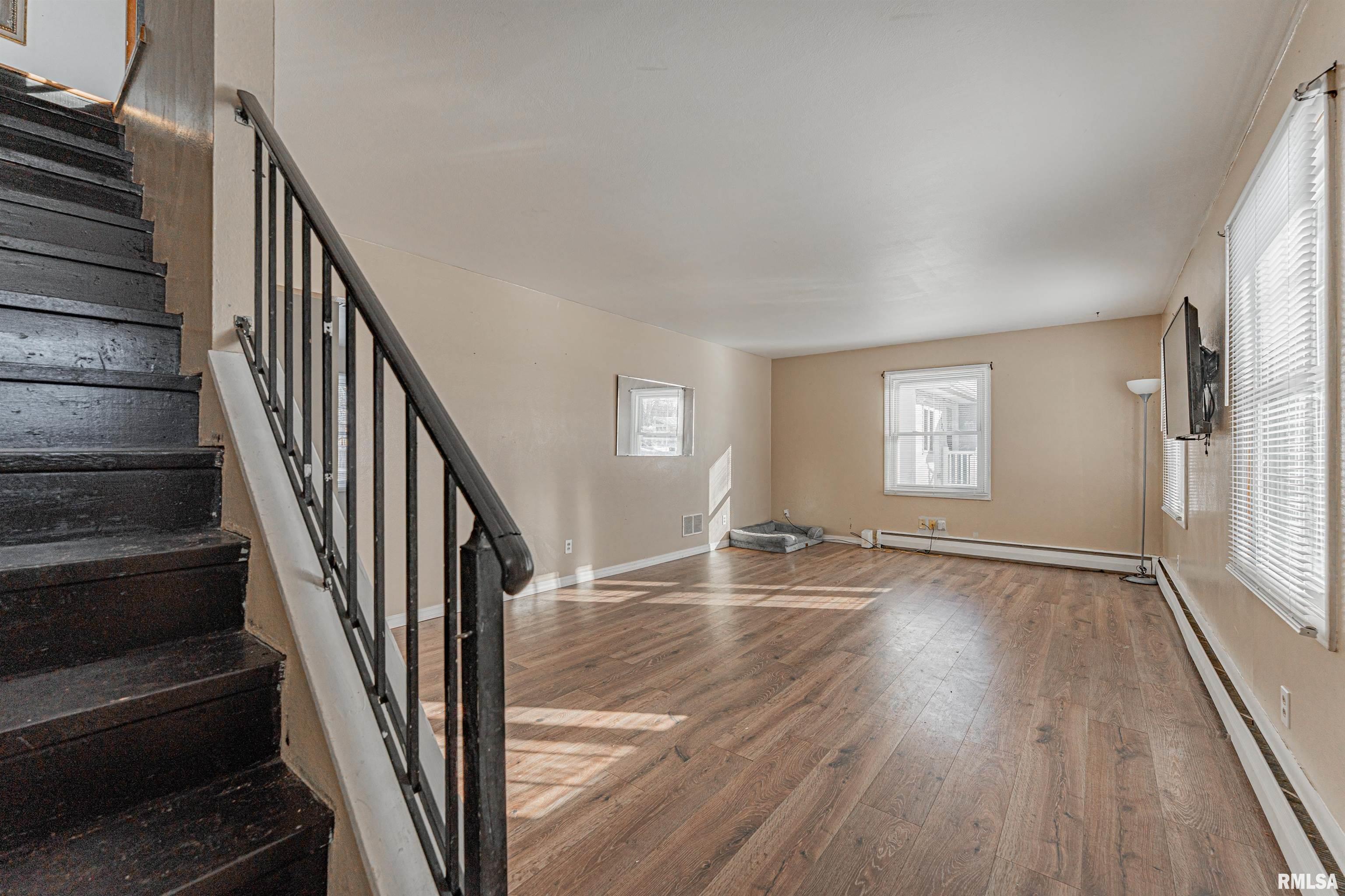 216 Rochelle Avenue Lincoln, IL 62656 - Photo 3 of 27