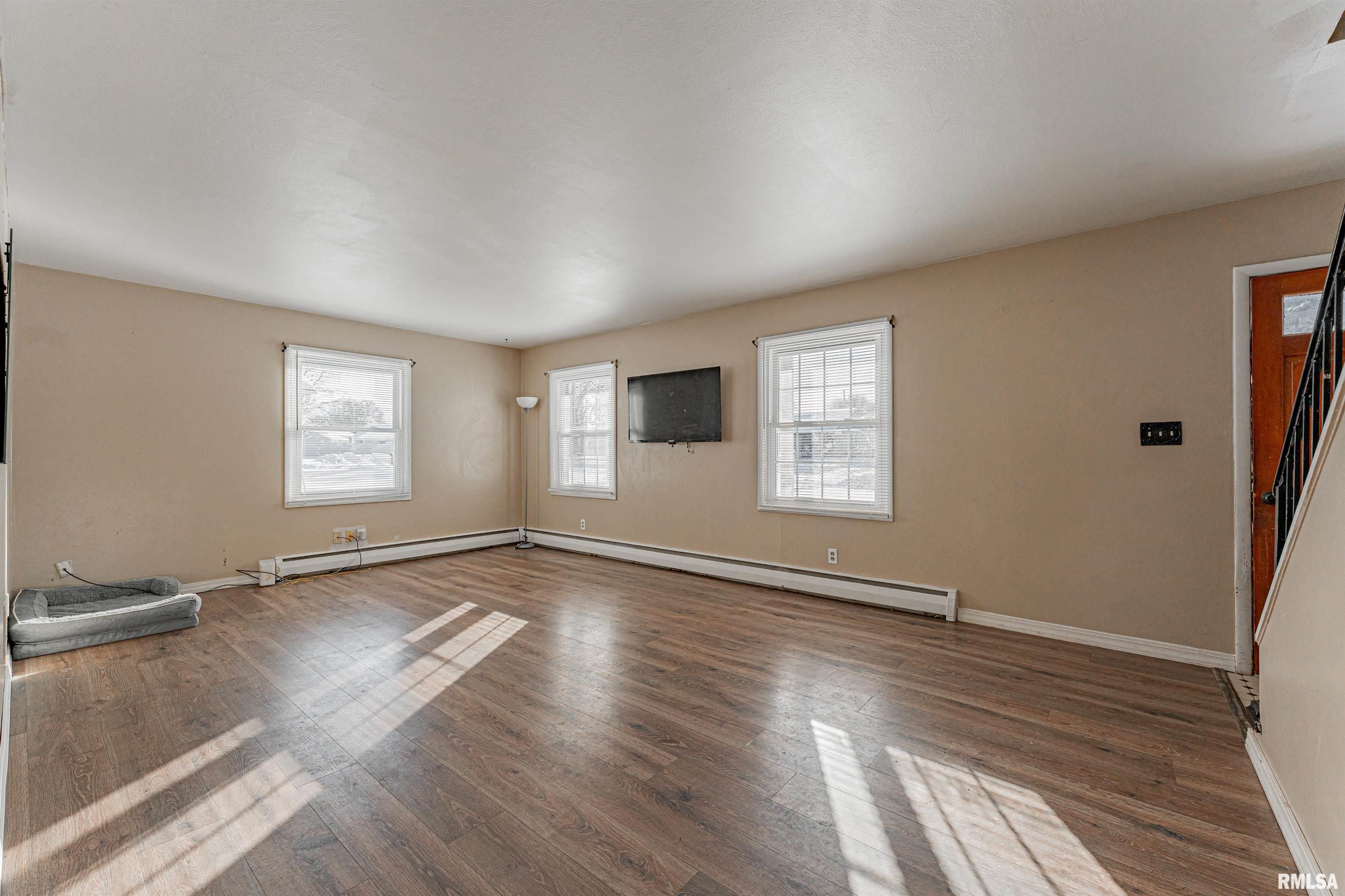 216 Rochelle Avenue Lincoln, IL 62656 - Photo 4 of 27