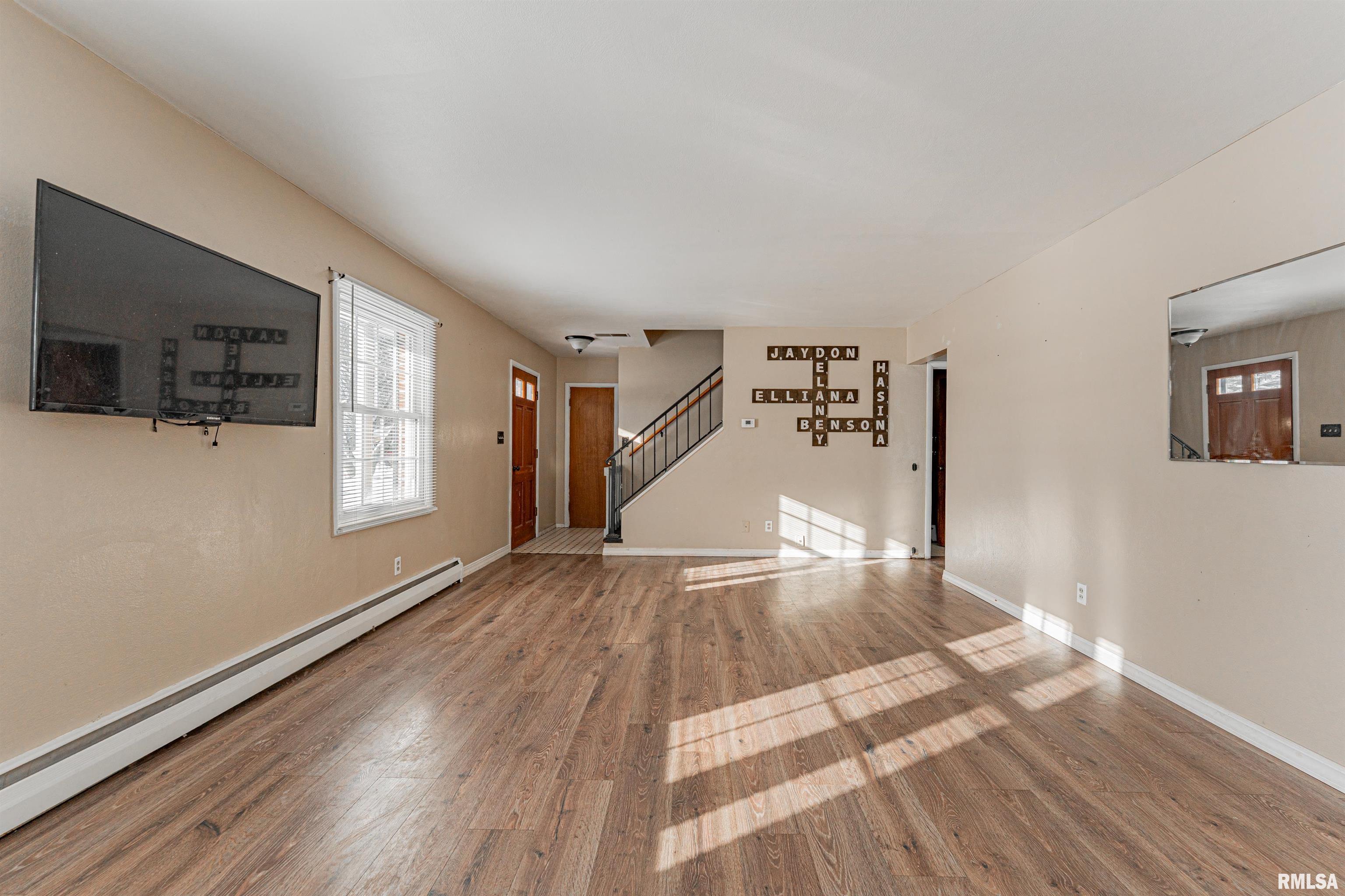 216 Rochelle Avenue Lincoln, IL 62656 - Photo 5 of 27