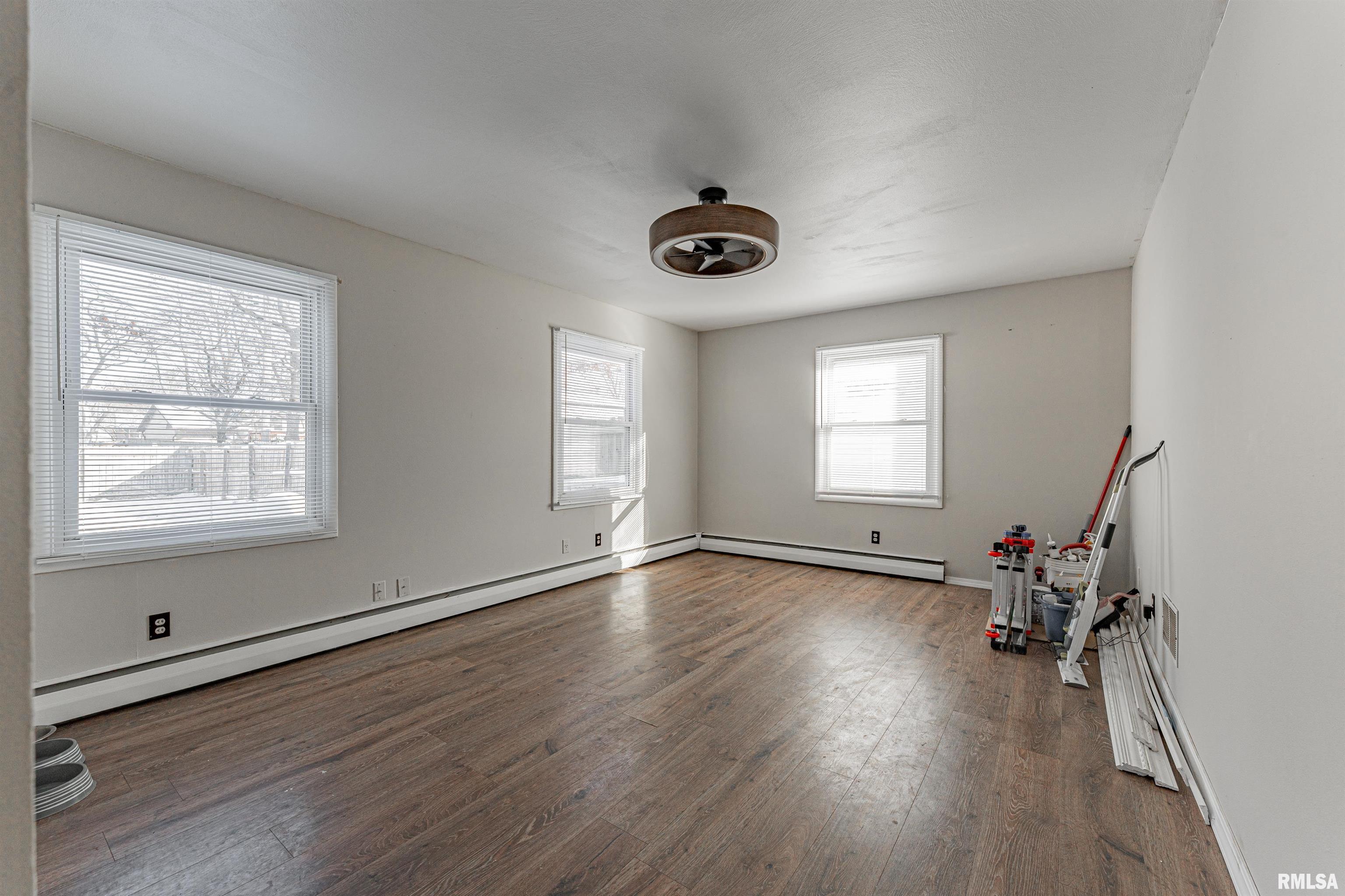 216 Rochelle Avenue Lincoln, IL 62656 - Photo 6 of 27