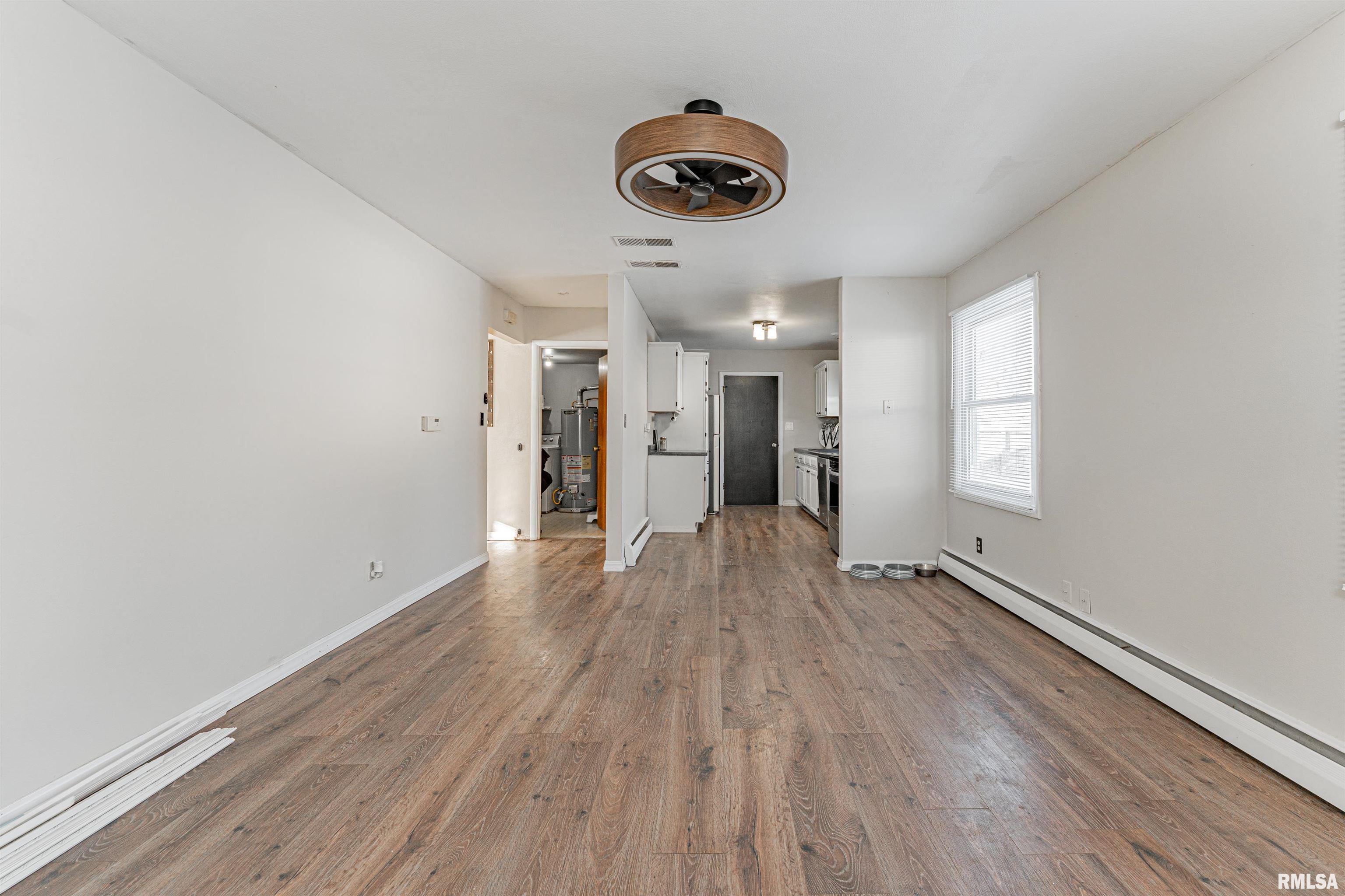 216 Rochelle Avenue Lincoln, IL 62656 - Photo 7 of 27