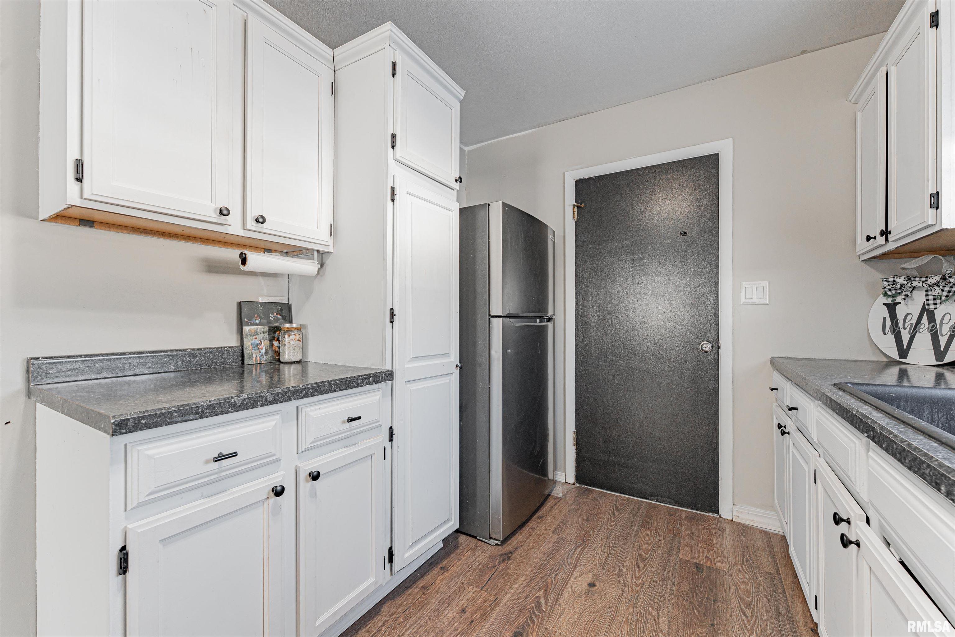 216 Rochelle Avenue Lincoln, IL 62656 - Photo 9 of 27