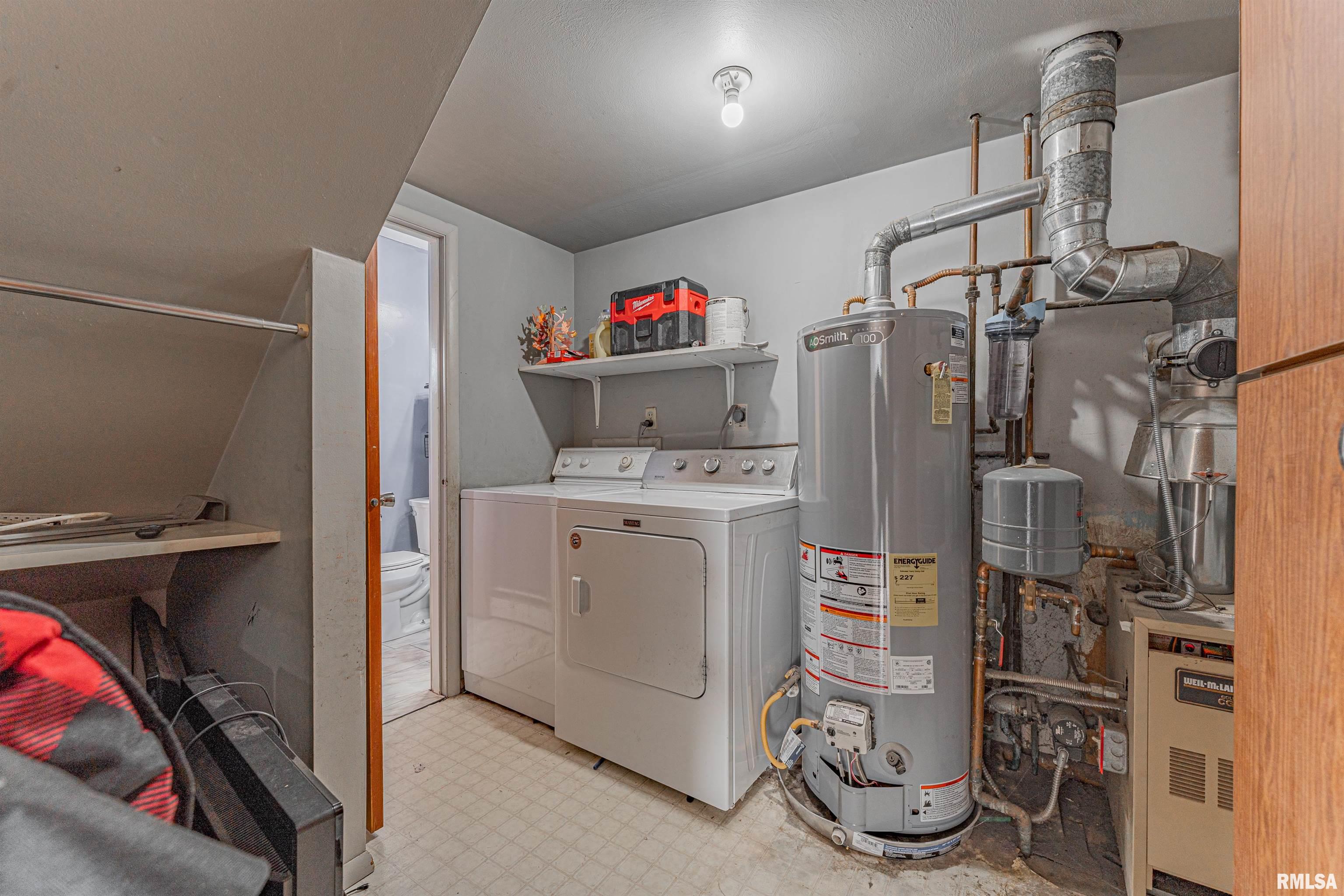 216 Rochelle Avenue Lincoln, IL 62656 - Photo 10 of 27