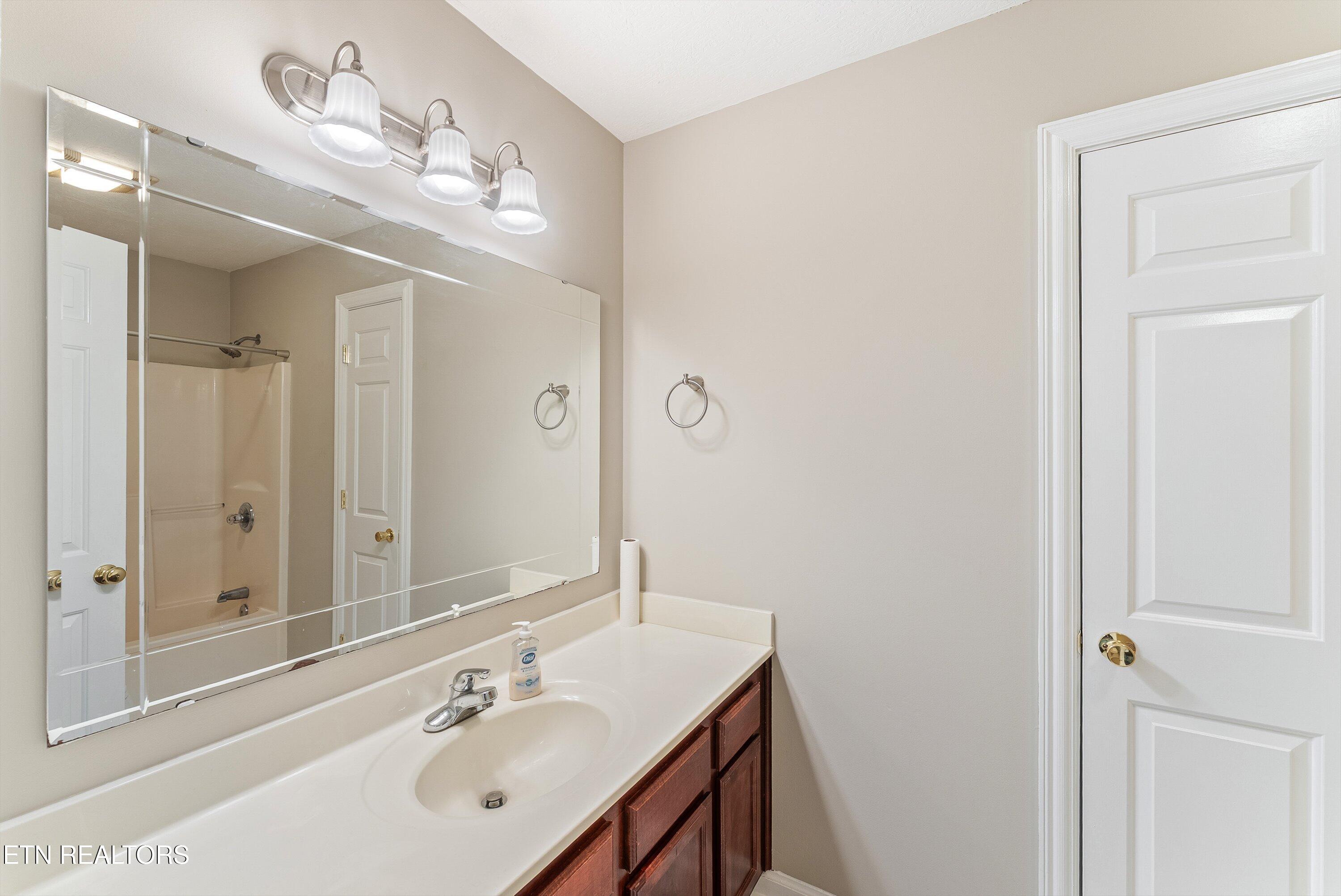 6133 Weems Road Knoxville, TN 37918 - Photo 23 of 34 23-1st bath A1