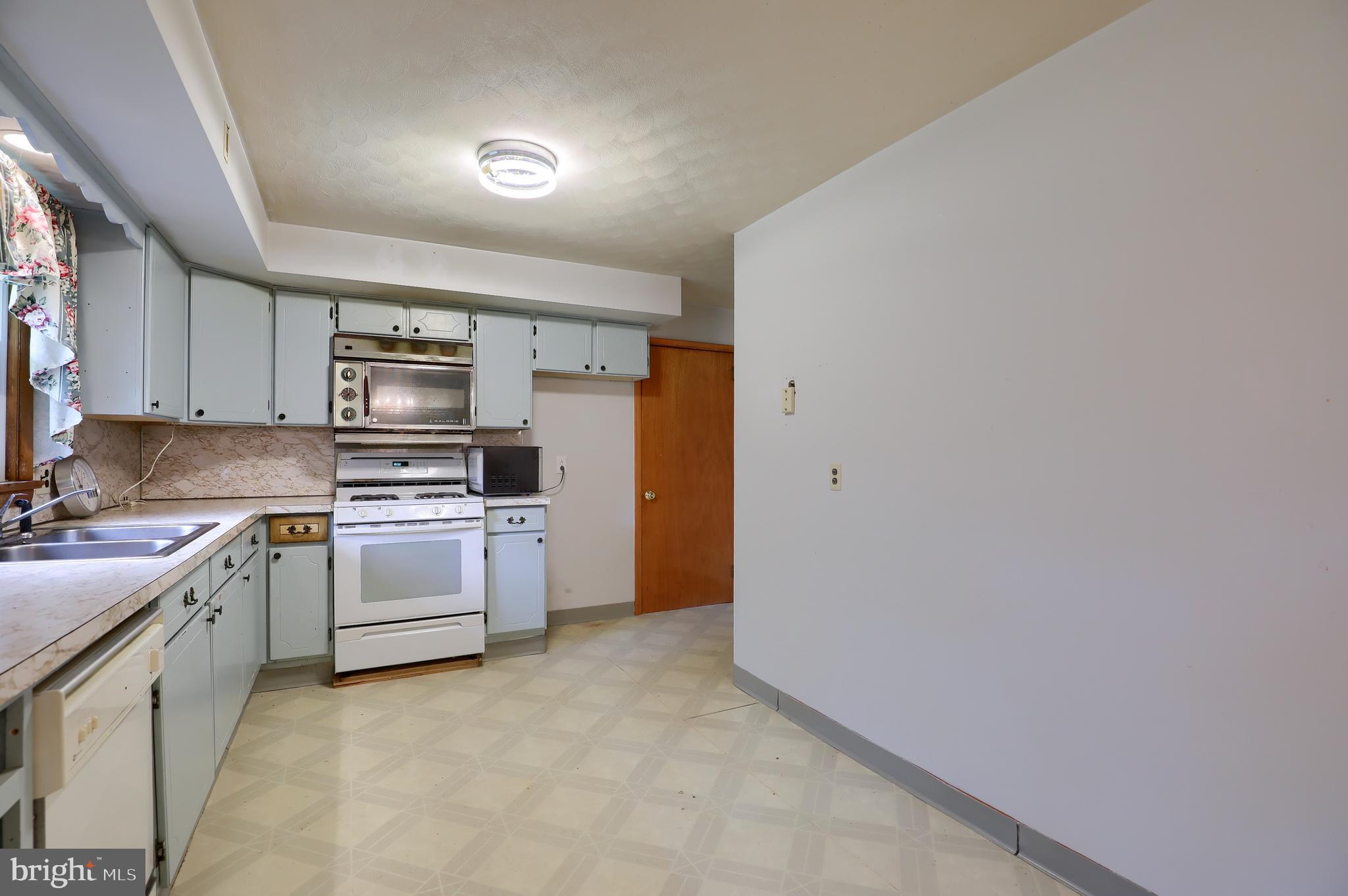 2480 Cedar Road York, PA 17408 - Photo 11 of 28