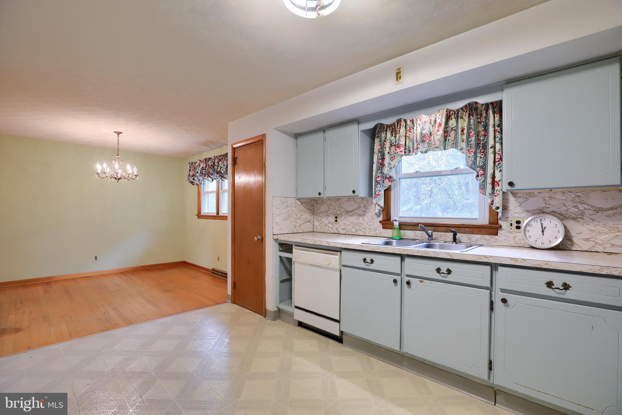 2480 Cedar Road York, PA 17408 - Photo 12 of 28