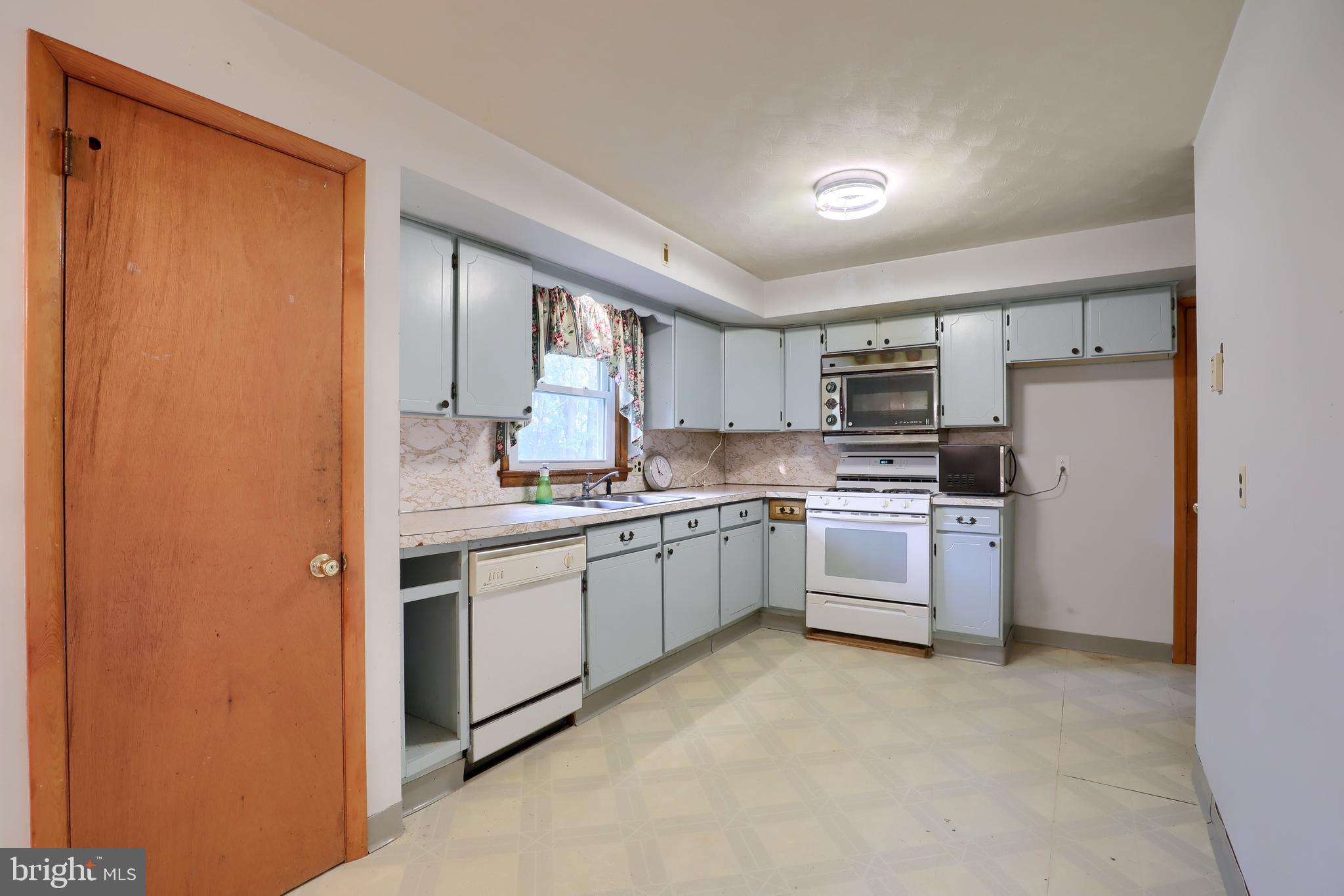 2480 Cedar Road York, PA 17408 - Photo 10 of 28
