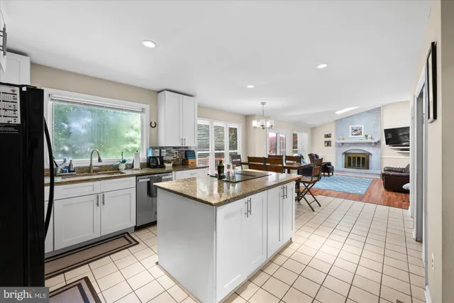 $3,850 | 11982 Mojave Lane, Woodbridge, VA 22192