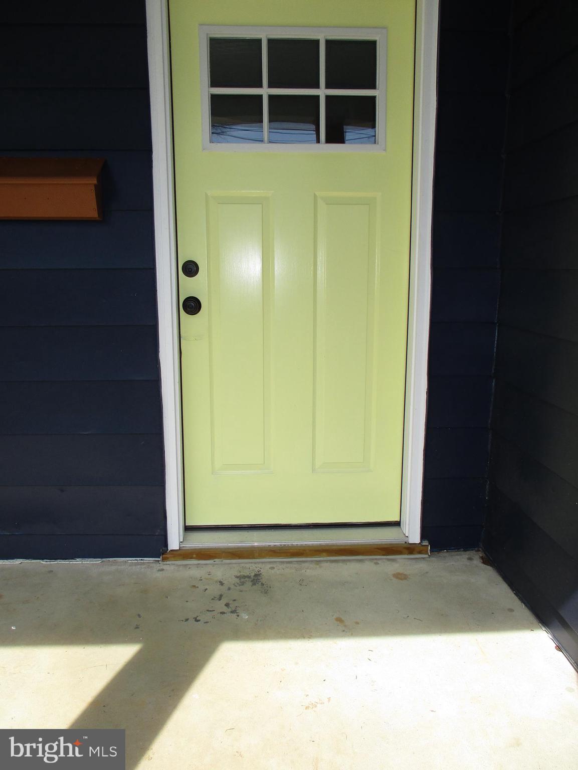 349 Devonshire Road Hagerstown, MD 21740 - Photo 4 of 16 INVITING ENTRYWAY