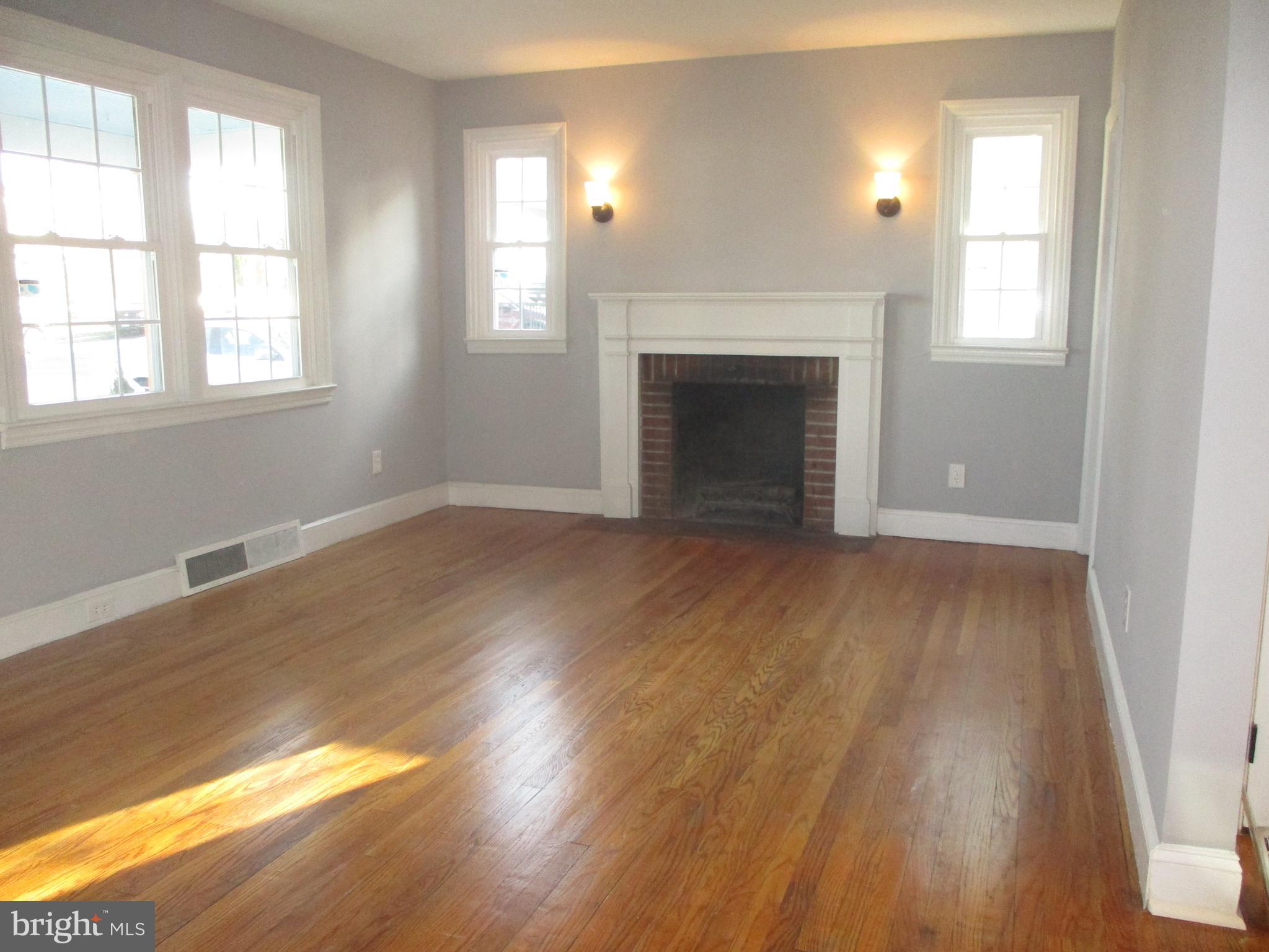 349 Devonshire Road Hagerstown, MD 21740 - Photo 5 of 16 LIVING ROOM