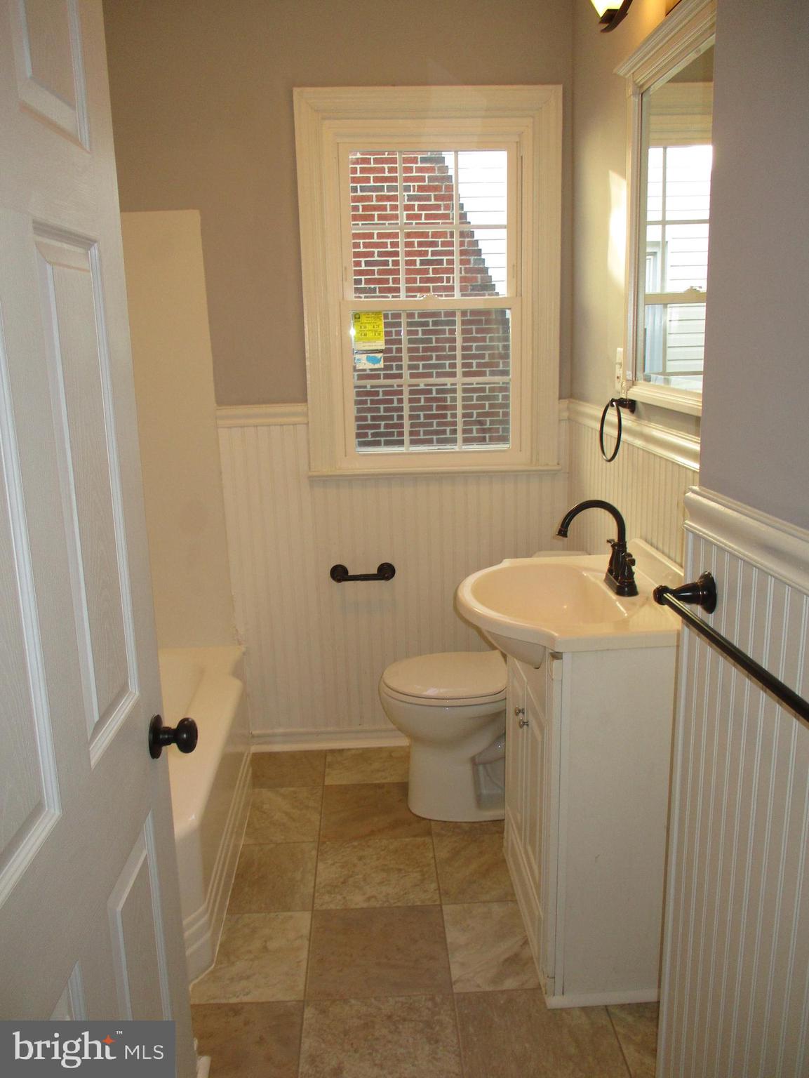 349 Devonshire Road Hagerstown, MD 21740 - Photo 7 of 16 MAIN LEVEL BATH