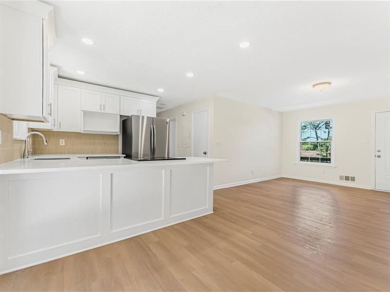 6371 Westbury Road Riverdale, GA 30274 - Photo 8 of 30