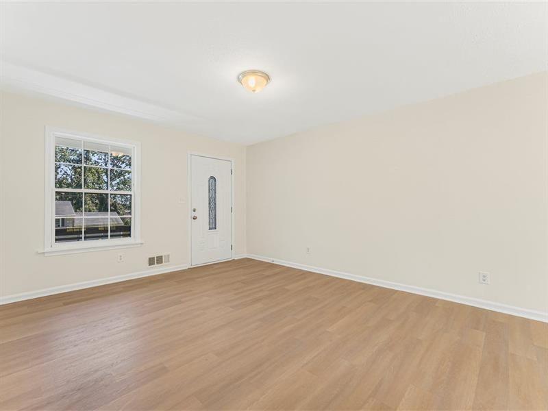 6371 Westbury Road Riverdale, GA 30274 - Photo 9 of 30