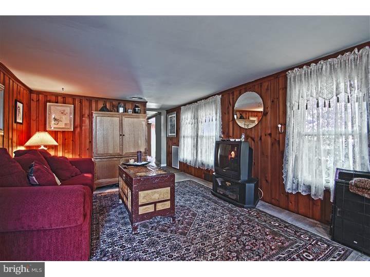 85 Groveville Road Trenton, NJ 08620 - Photo 2 of 23 Living Room