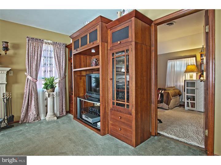 85 Groveville Road Trenton, NJ 08620 - Photo 11 of 23 Family Room
