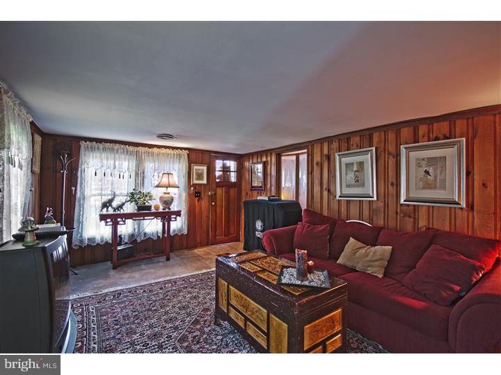85 Groveville Road Trenton, NJ 08620 - Photo 3 of 23 Living Room