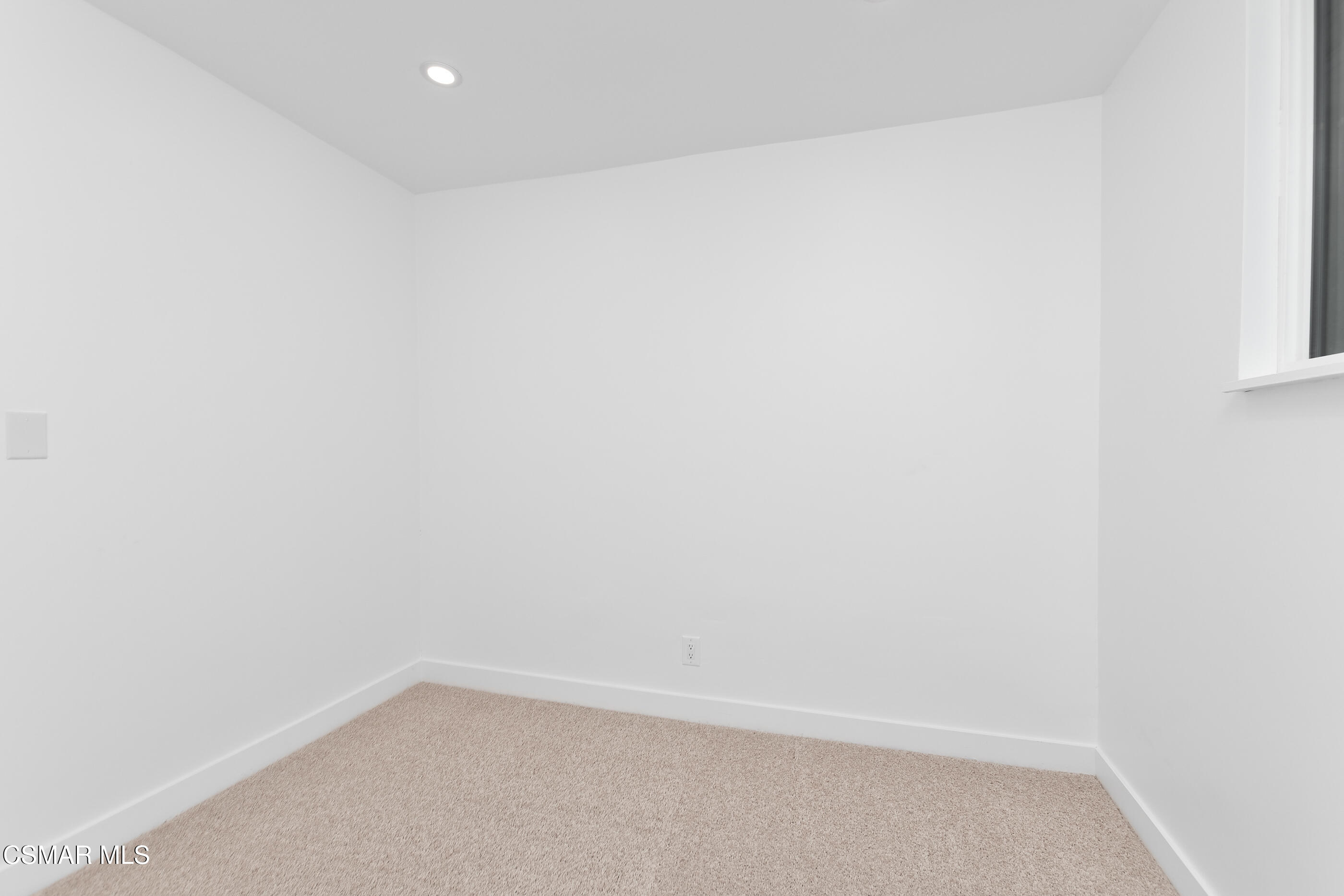 6041 Peppertree Lane Simi Valley, CA 93063 - Photo 23 of 32 6041 Peppertree Ln Simi Valley-28