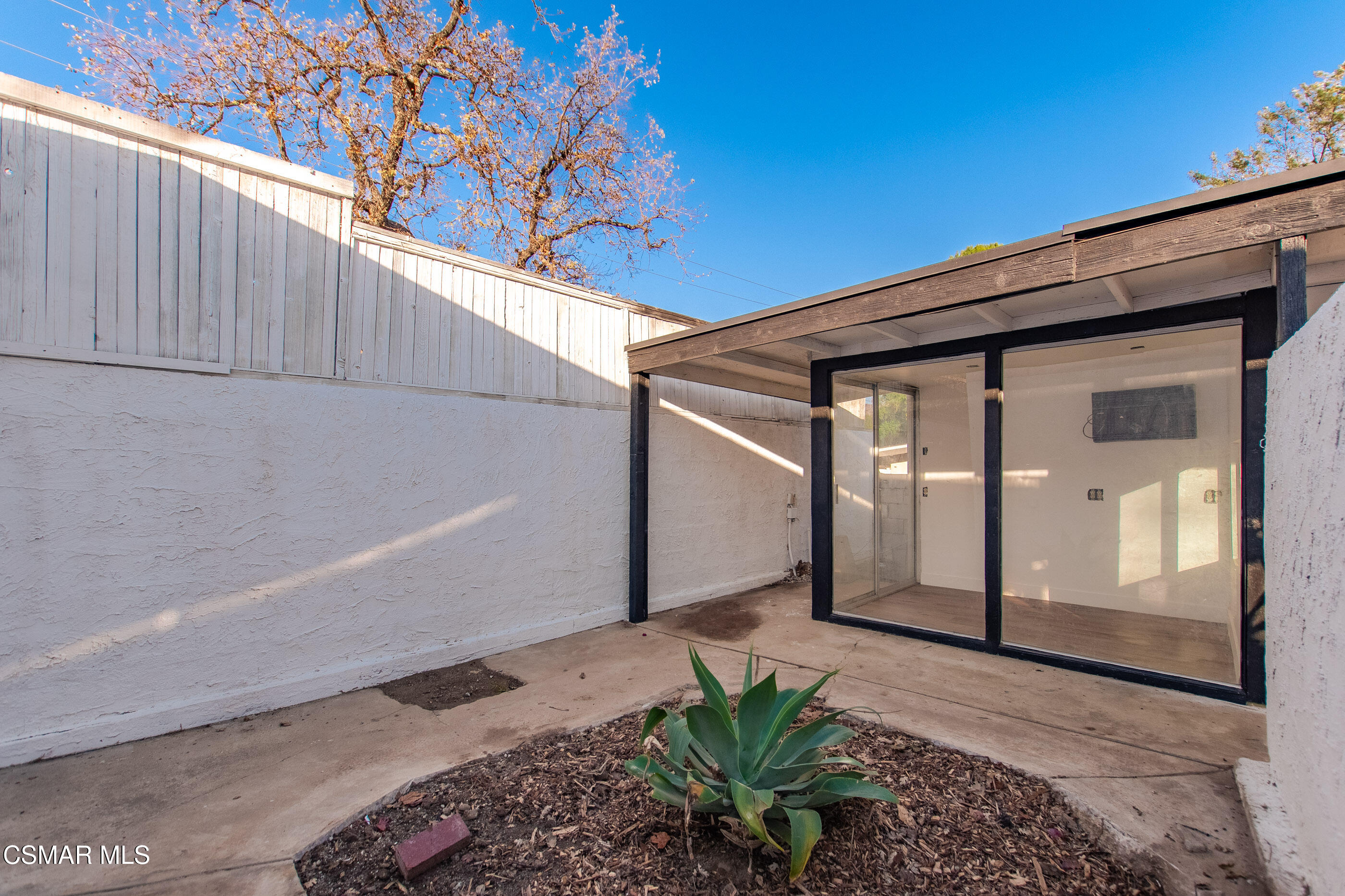 6041 Peppertree Lane Simi Valley, CA 93063 - Photo 27 of 32 6041 Peppertree Ln Simi Valley-31