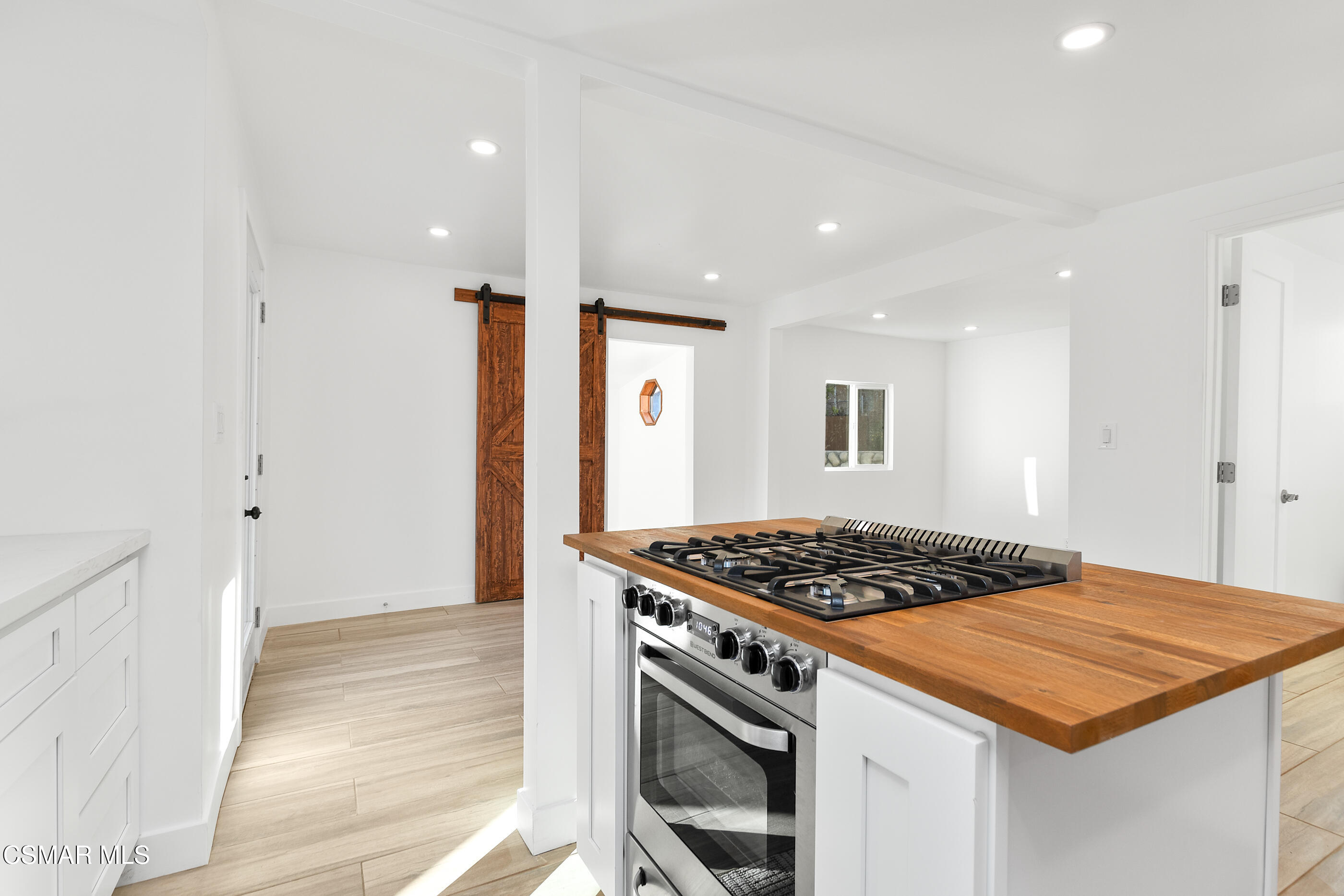 6041 Peppertree Lane Simi Valley, CA 93063 - Photo 3 of 32 6041 Peppertree Ln Simi Valley-11