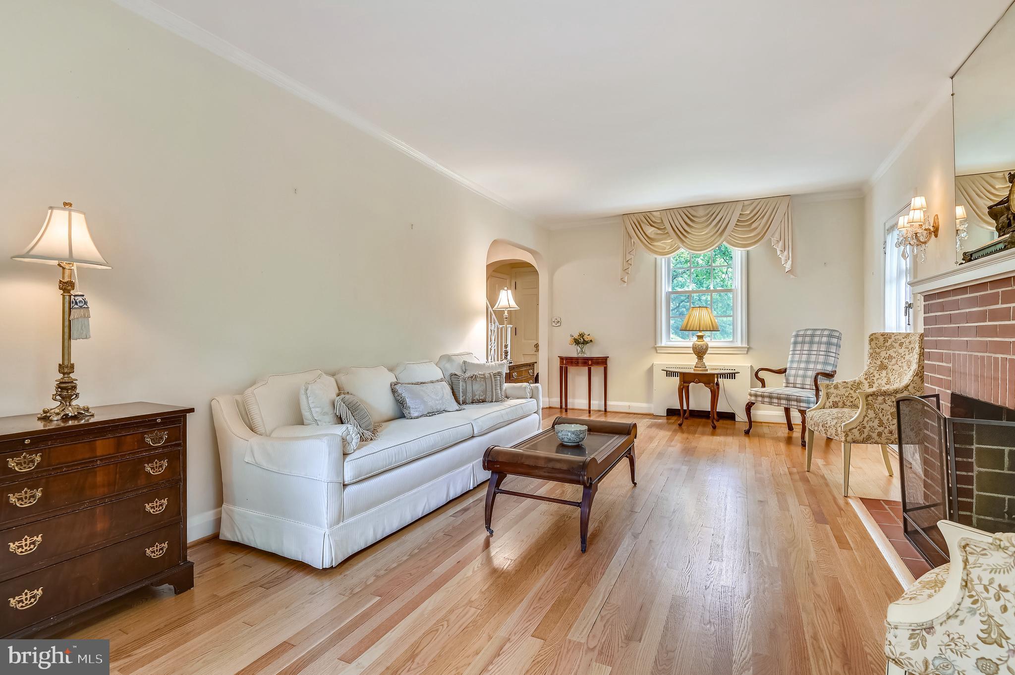 802 Hatherleigh Road Baltimore, MD 21212 - Photo 11 of 39 Living room