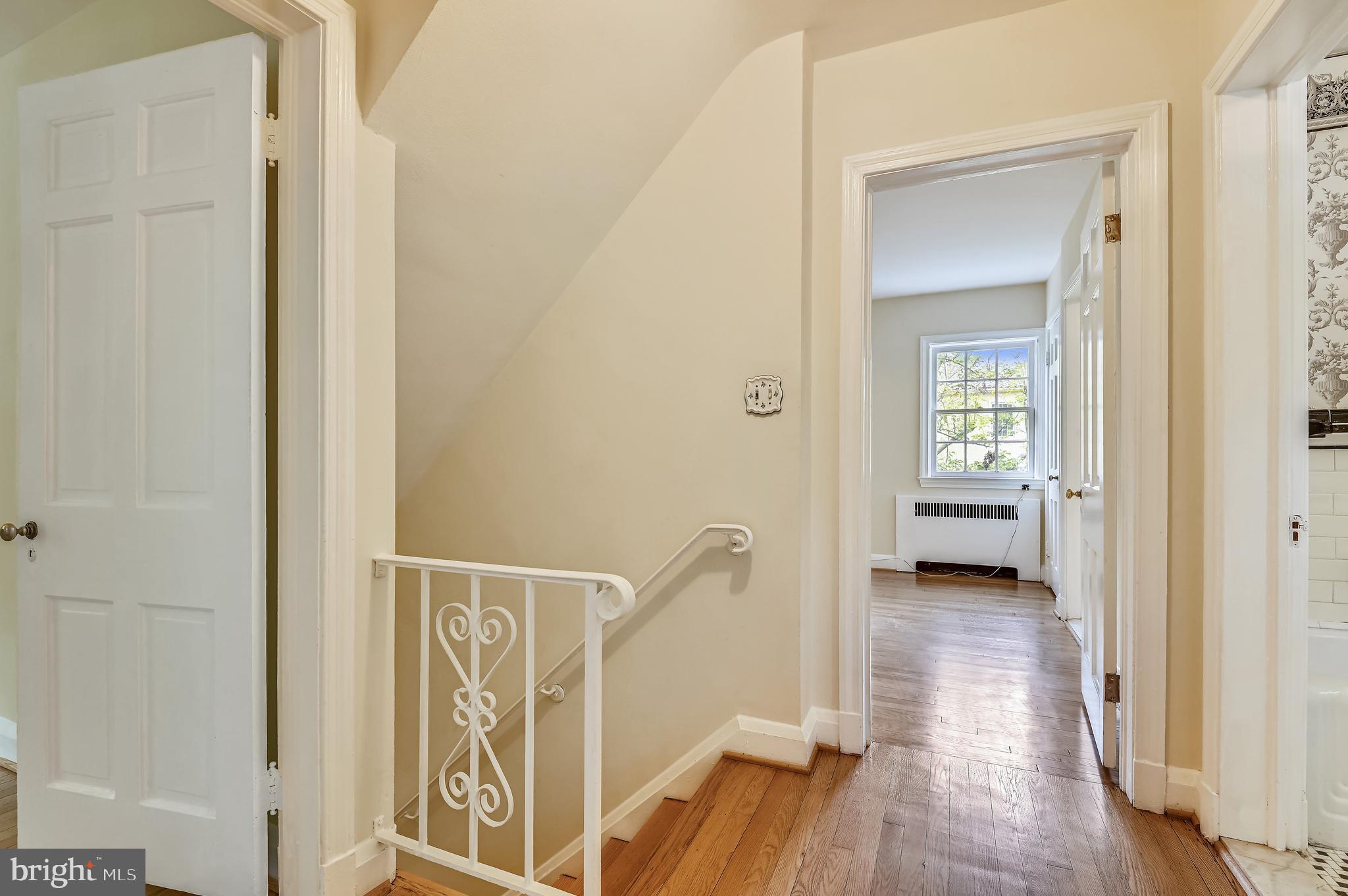 802 Hatherleigh Road Baltimore, MD 21212 - Photo 21 of 39 Upper level hall
