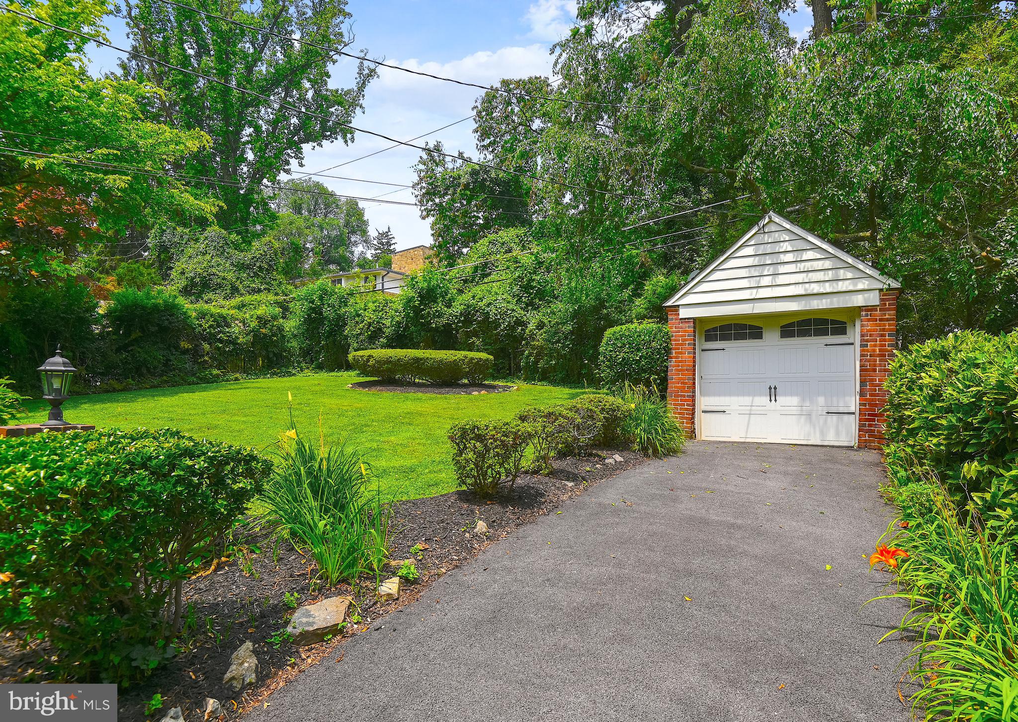 802 Hatherleigh Road Baltimore, MD 21212 - Photo 8 of 39 Driveway for 4+ car parking