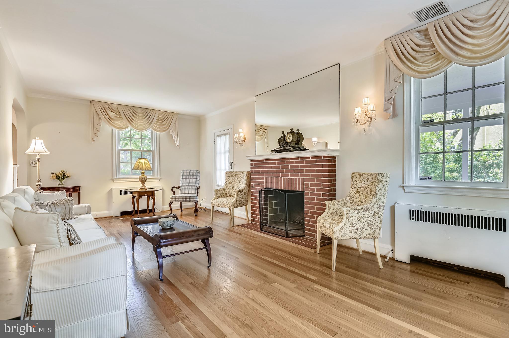 802 Hatherleigh Road Baltimore, MD 21212 - Photo 10 of 39 Living room