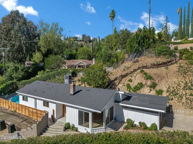 a view of a entryway door of the building