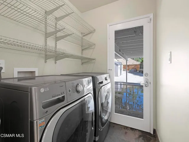 a view of a house with backyard and garden