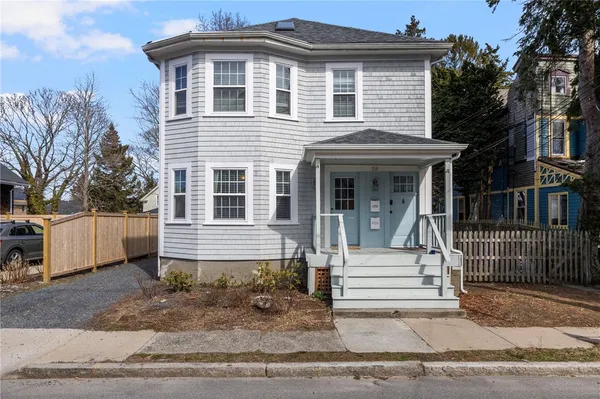 $3,200 | 58 Gibbs Avenue, Unit 2, Newport, RI 02840
