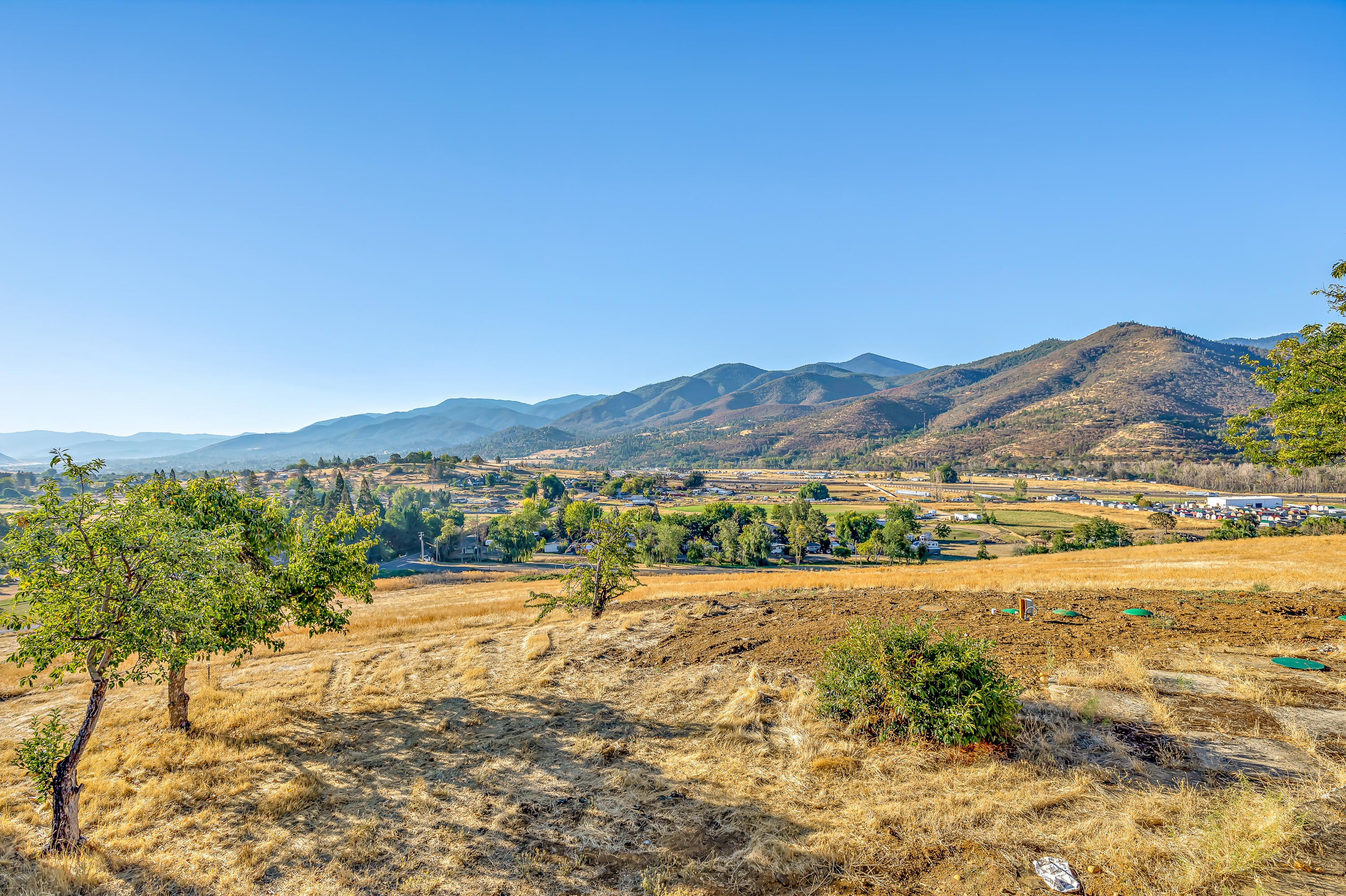 1209 North Valley View Road Ashland, OR 97520 - Photo 33 of 37 1209 N Valley View Road