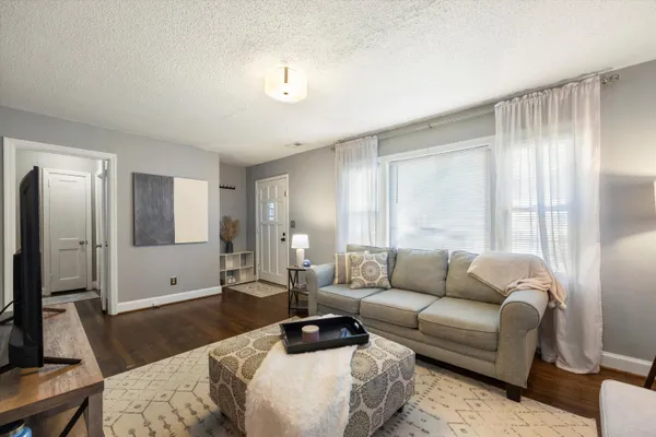 $1,800 | 108 South St Marks Avenue, Chattanooga, TN 37411