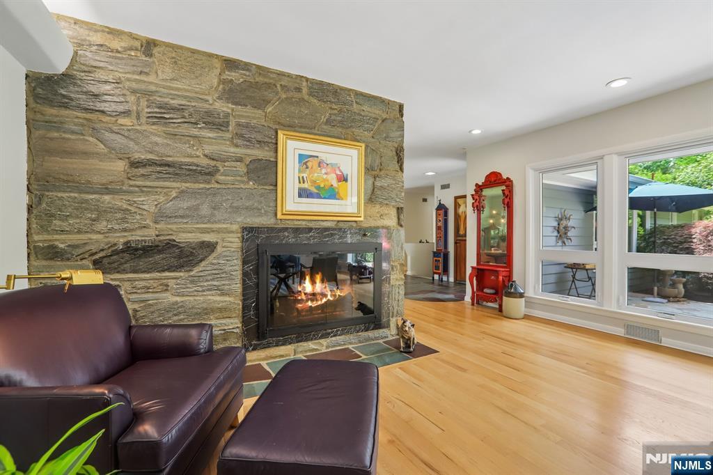 95 Yantacaw Brook Road Montclair, NJ 07043 - Photo 11 of 48