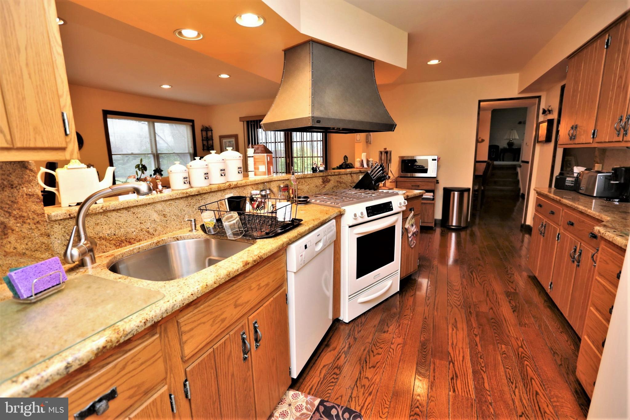568 Dutch Neck Road Hightstown, NJ 08520 - Photo 7 of 48 Gallery Image 7