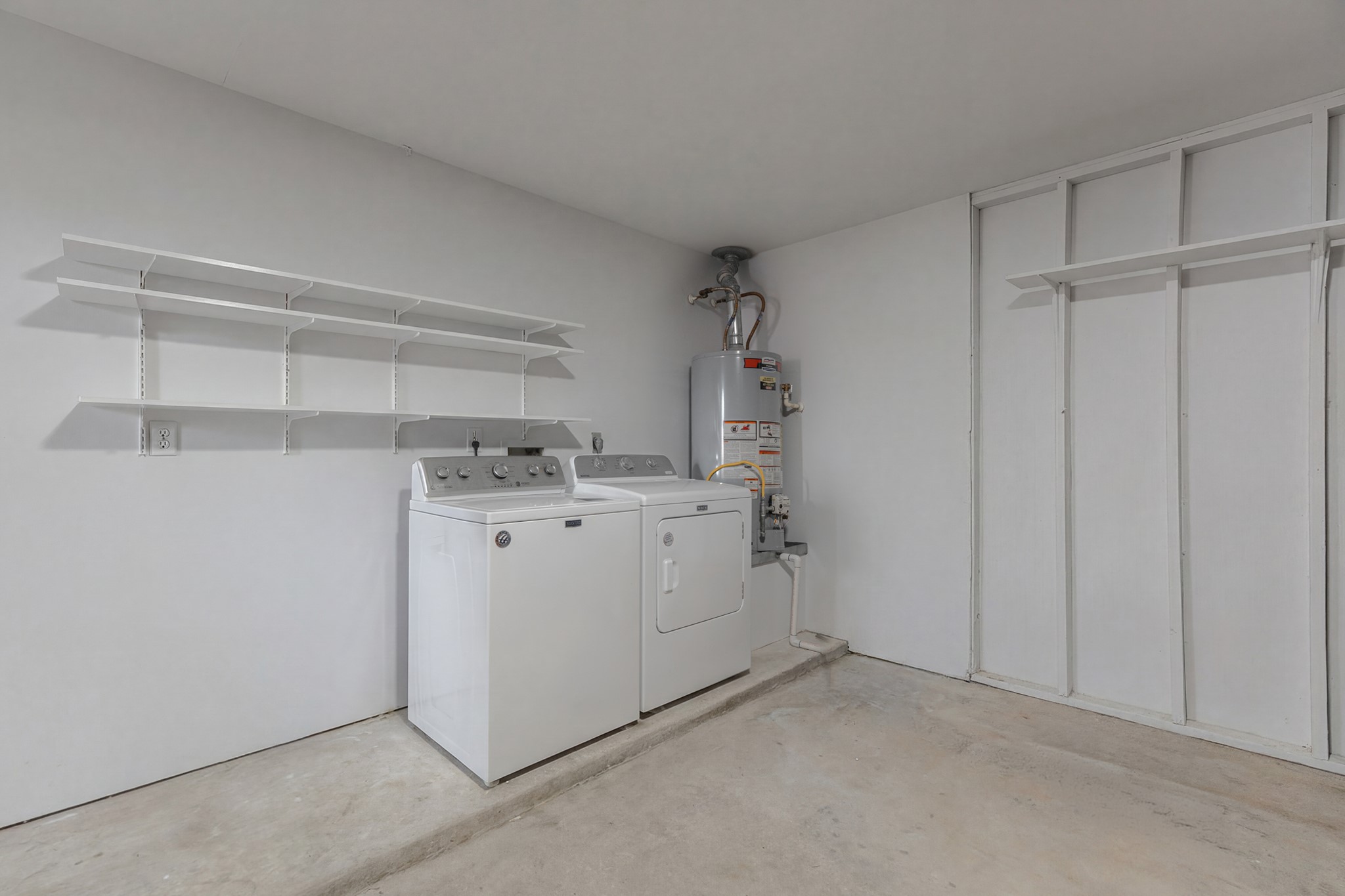 10347 Mist Lane Houston, TX 77070 - Photo 29 of 32 a view of utility room