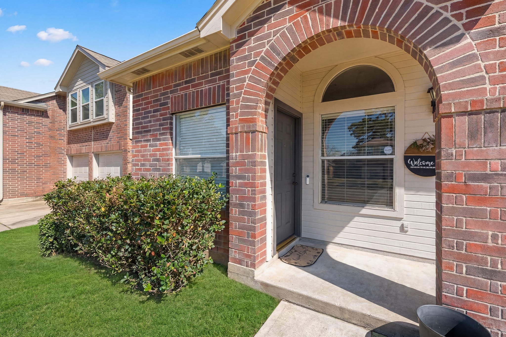 10347 Mist Lane Houston, TX 77070 - Photo 3 of 32 a front view of a house with a garden