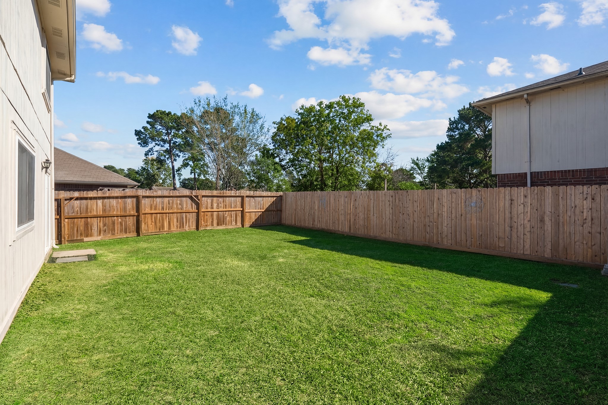 10347 Mist Lane Houston, TX 77070 - Photo 32 of 32 a view of a backyard with a garden