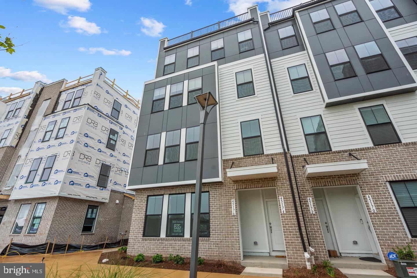 45176 Drowes Terrace Sterling, VA 20166 - Photo 2 of 32