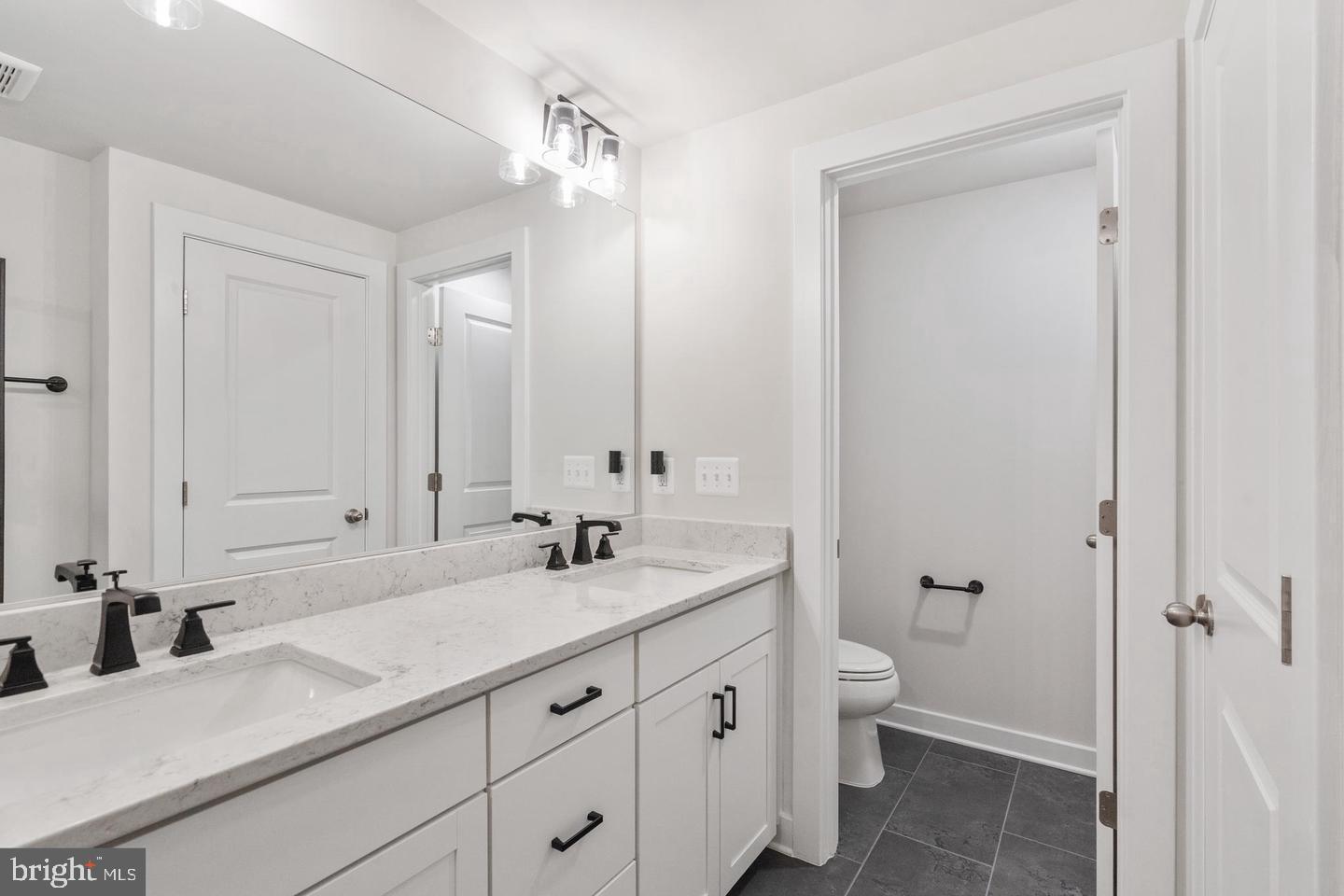 45176 Drowes Terrace Sterling, VA 20166 - Photo 23 of 32