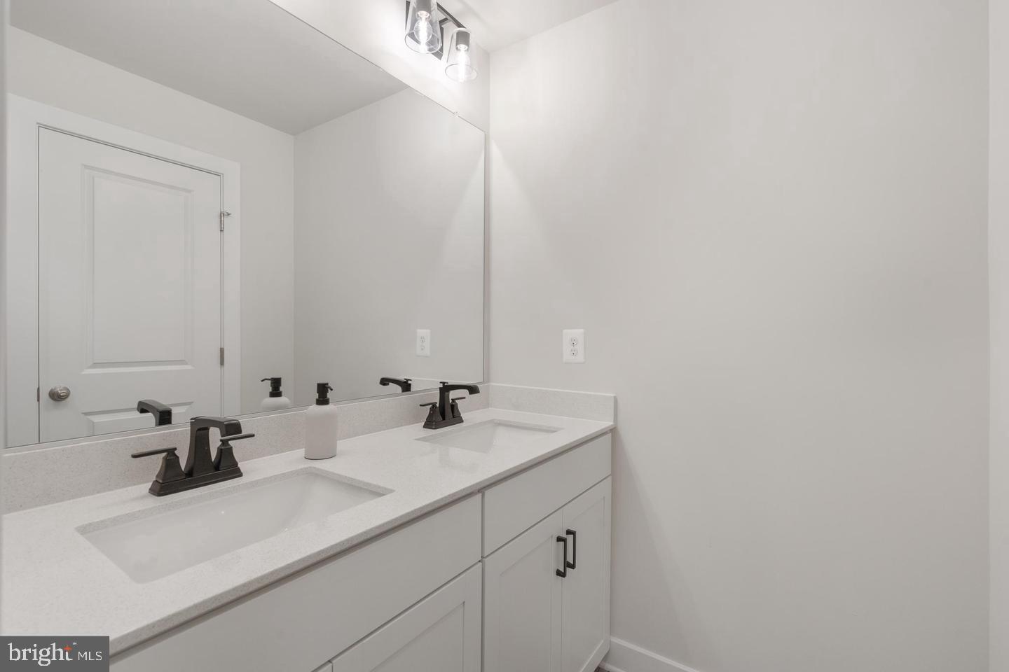 45176 Drowes Terrace Sterling, VA 20166 - Photo 26 of 32